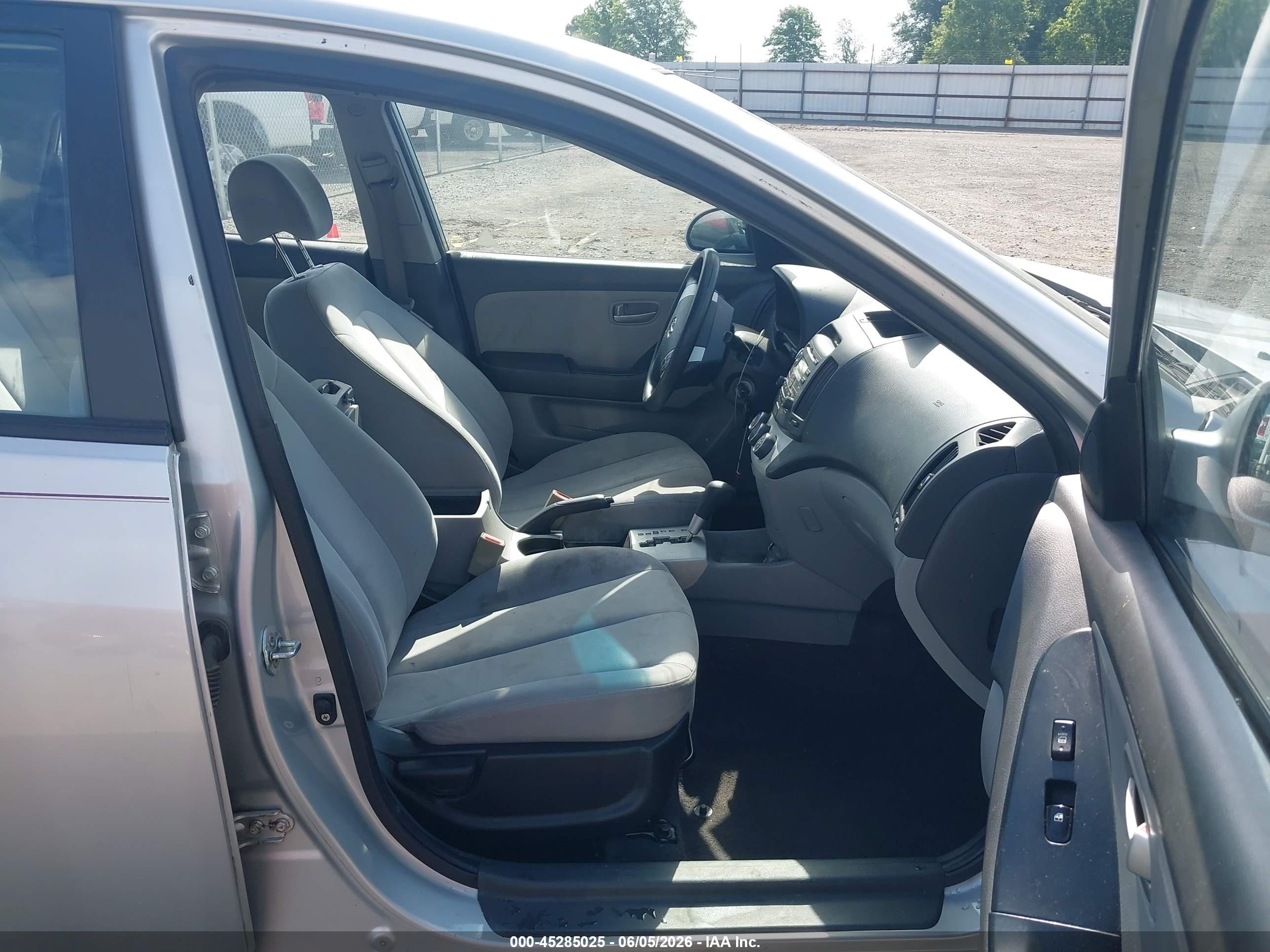 2008 Hyundai Elantra Gls/se Silver vin: KMHDU46DX8U499669