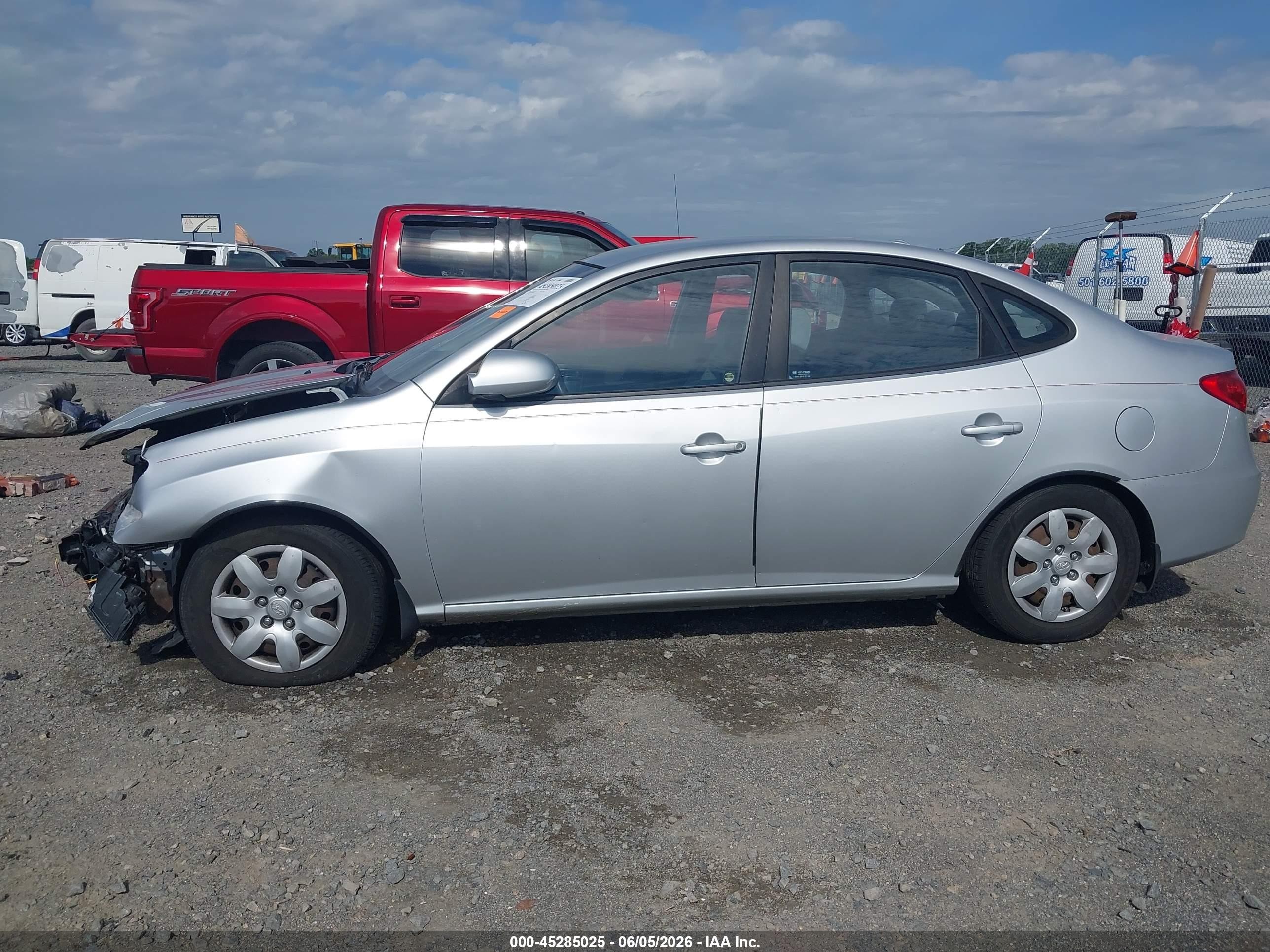 2008 Hyundai Elantra Gls/se Silver vin: KMHDU46DX8U499669