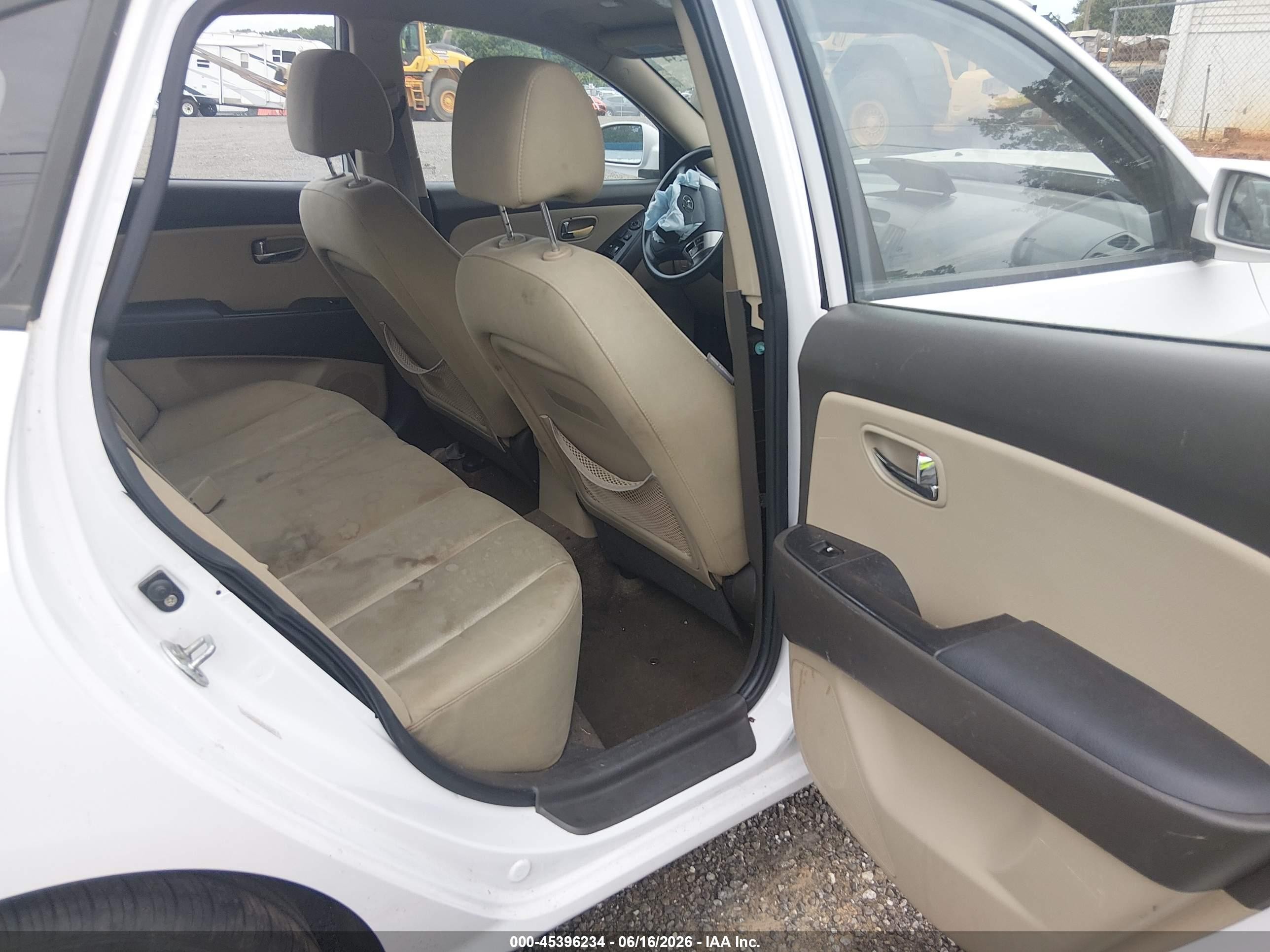 2010 Hyundai Elantra Gls White vin: KMHDU4AD1AU180318