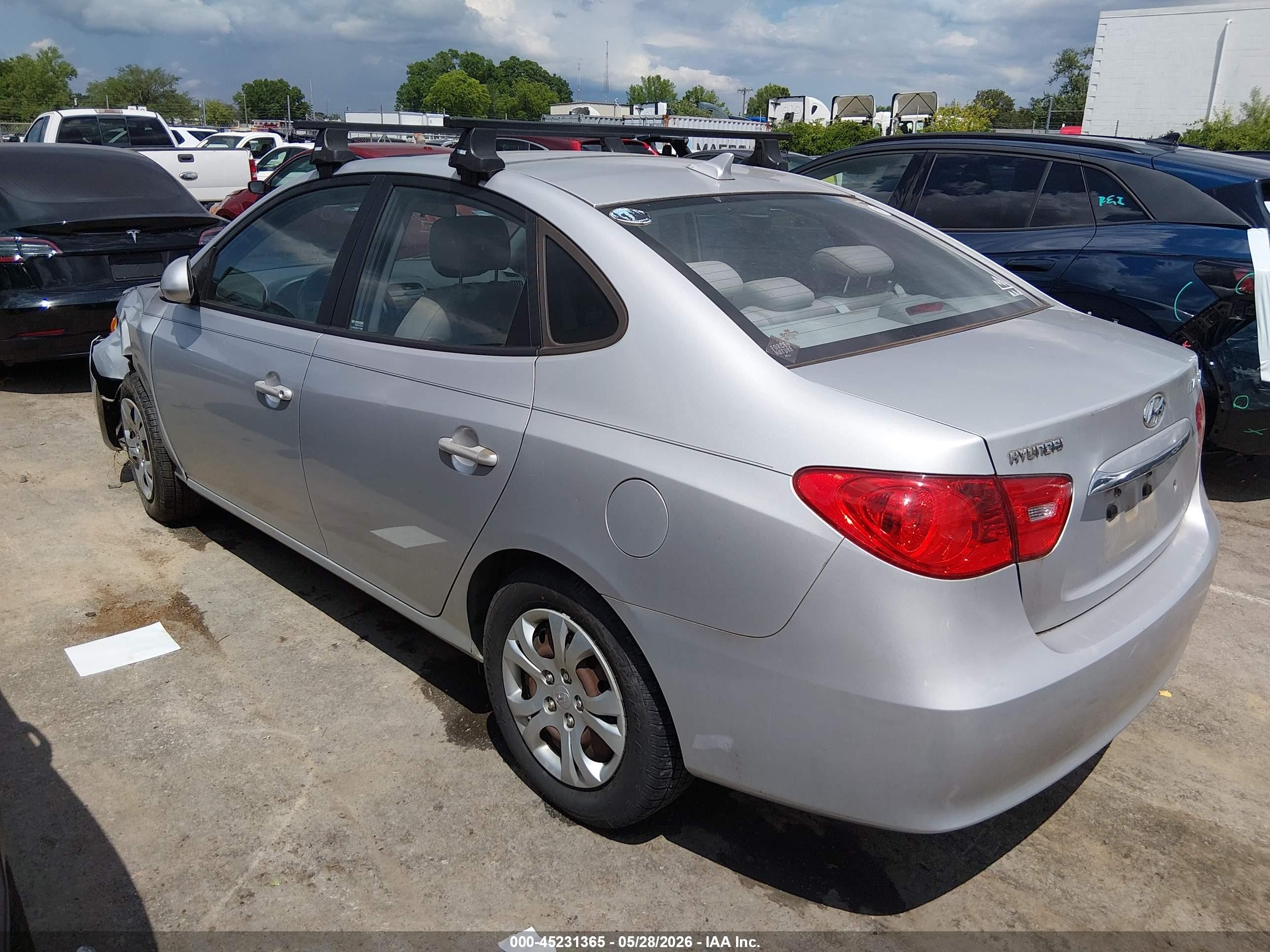 2010 Hyundai Elantra   Gray vin: KMHDU4AD1AU832029