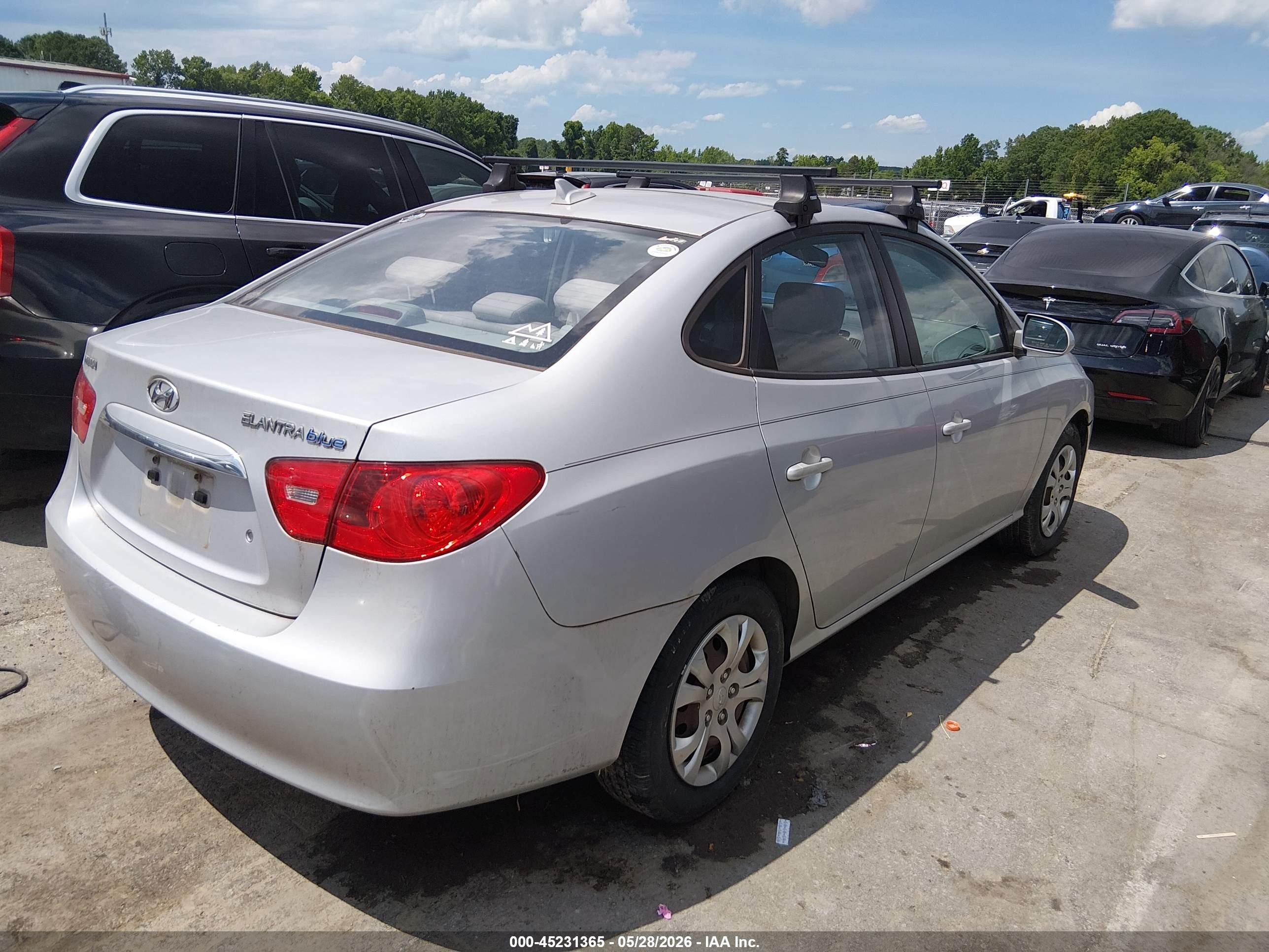 2010 Hyundai Elantra   Gray vin: KMHDU4AD1AU832029