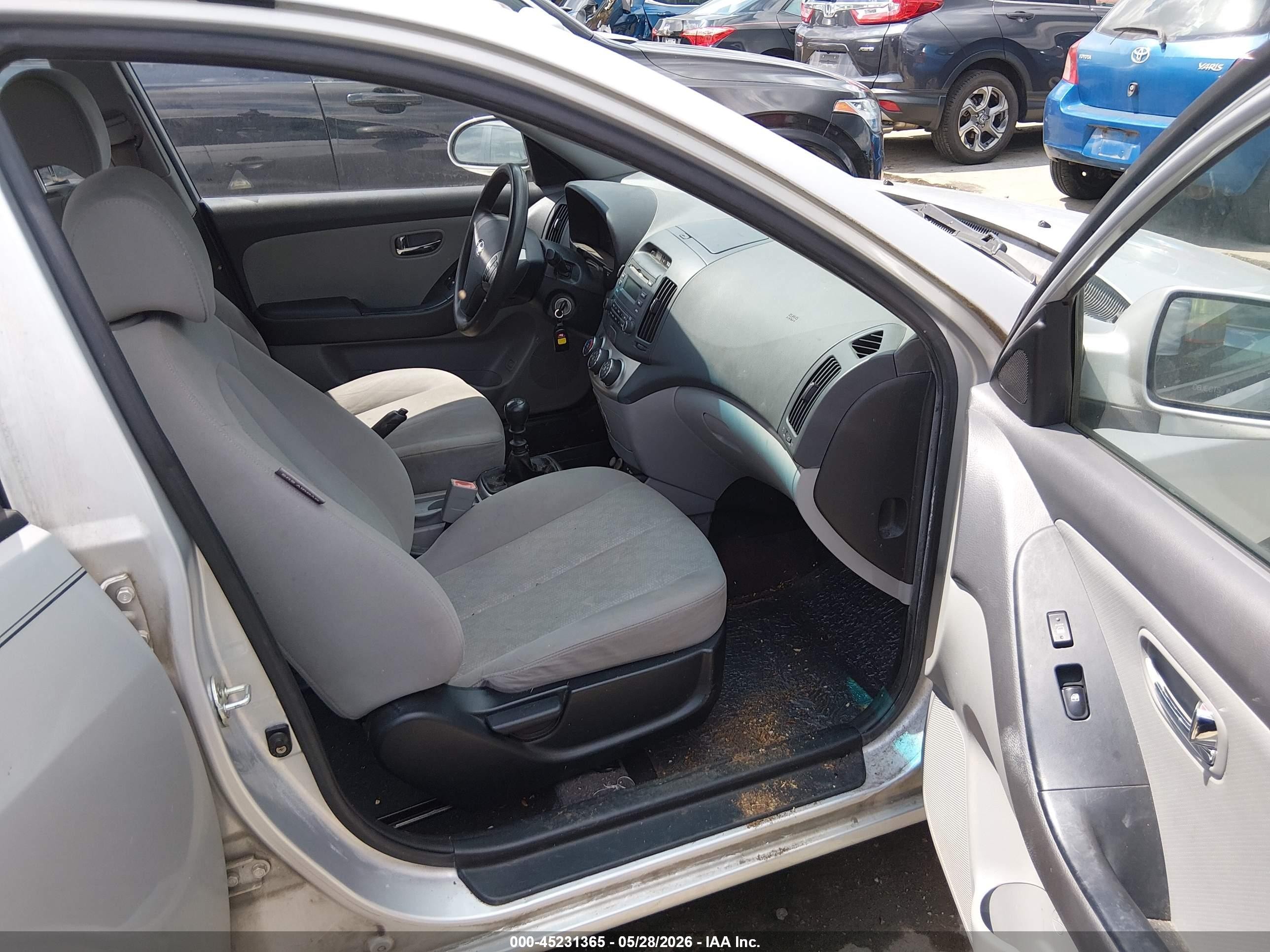 2010 Hyundai Elantra   Gray vin: KMHDU4AD1AU832029