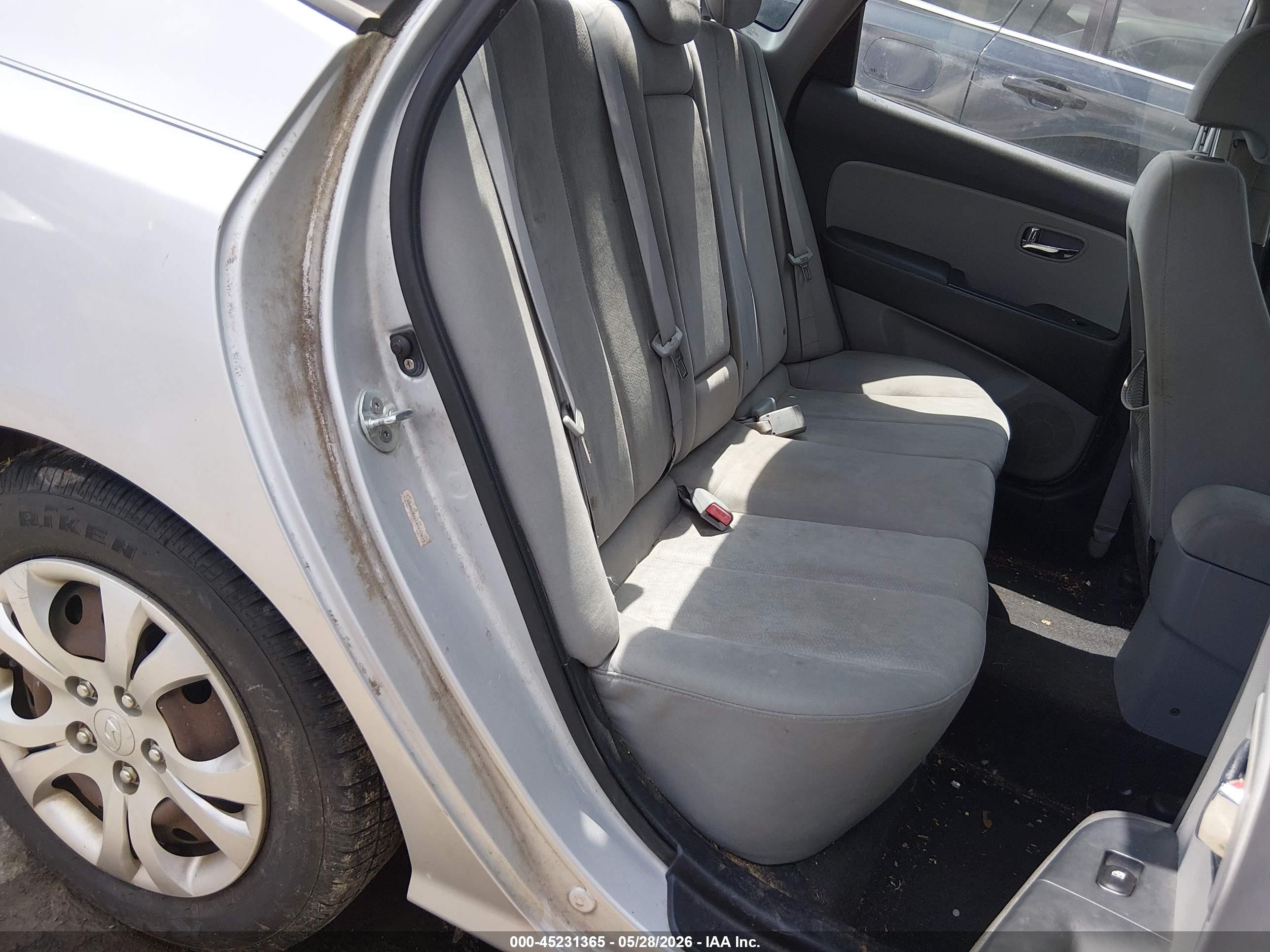 2010 Hyundai Elantra   Gray vin: KMHDU4AD1AU832029