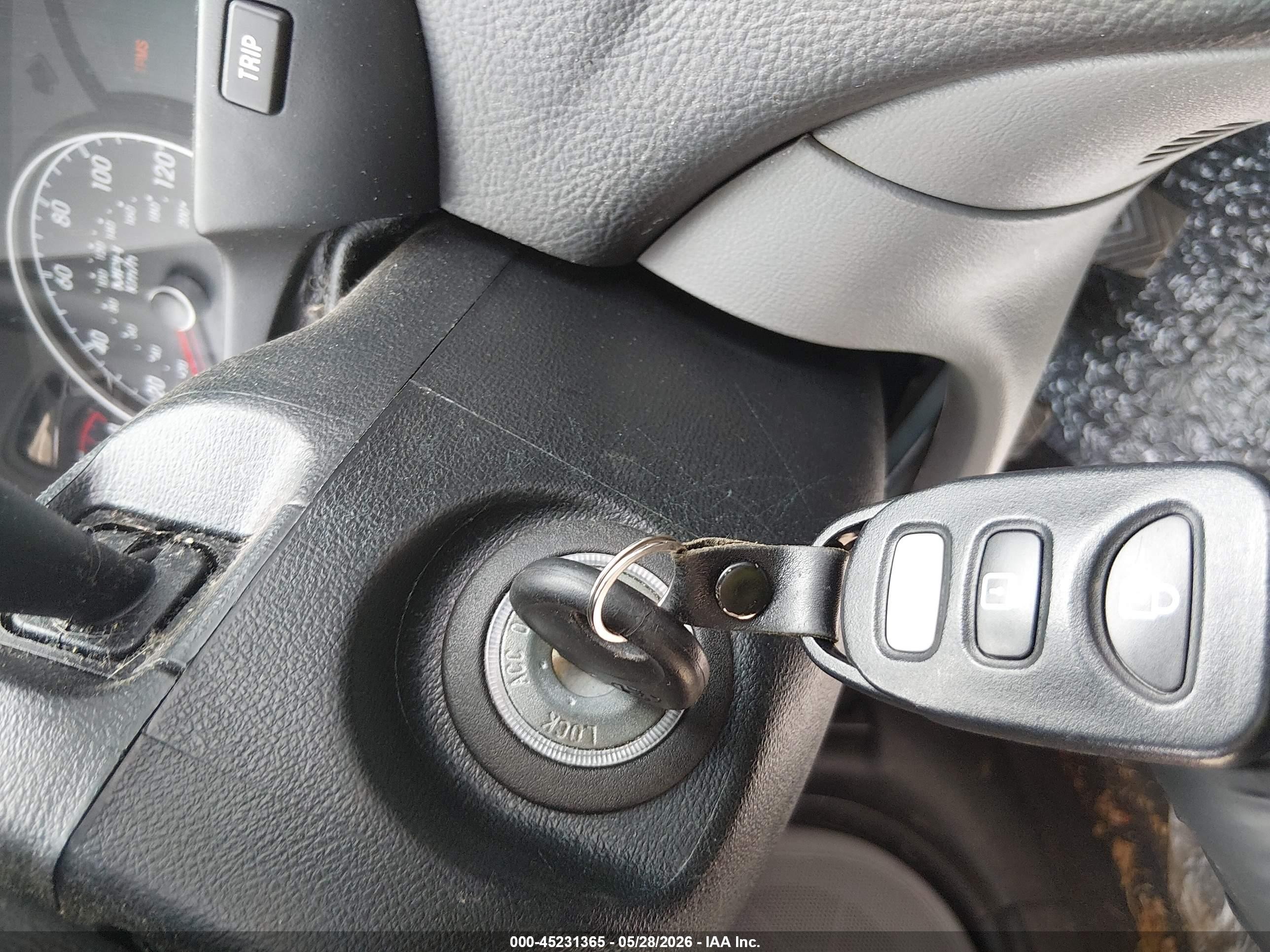 2010 Hyundai Elantra   Gray vin: KMHDU4AD1AU832029