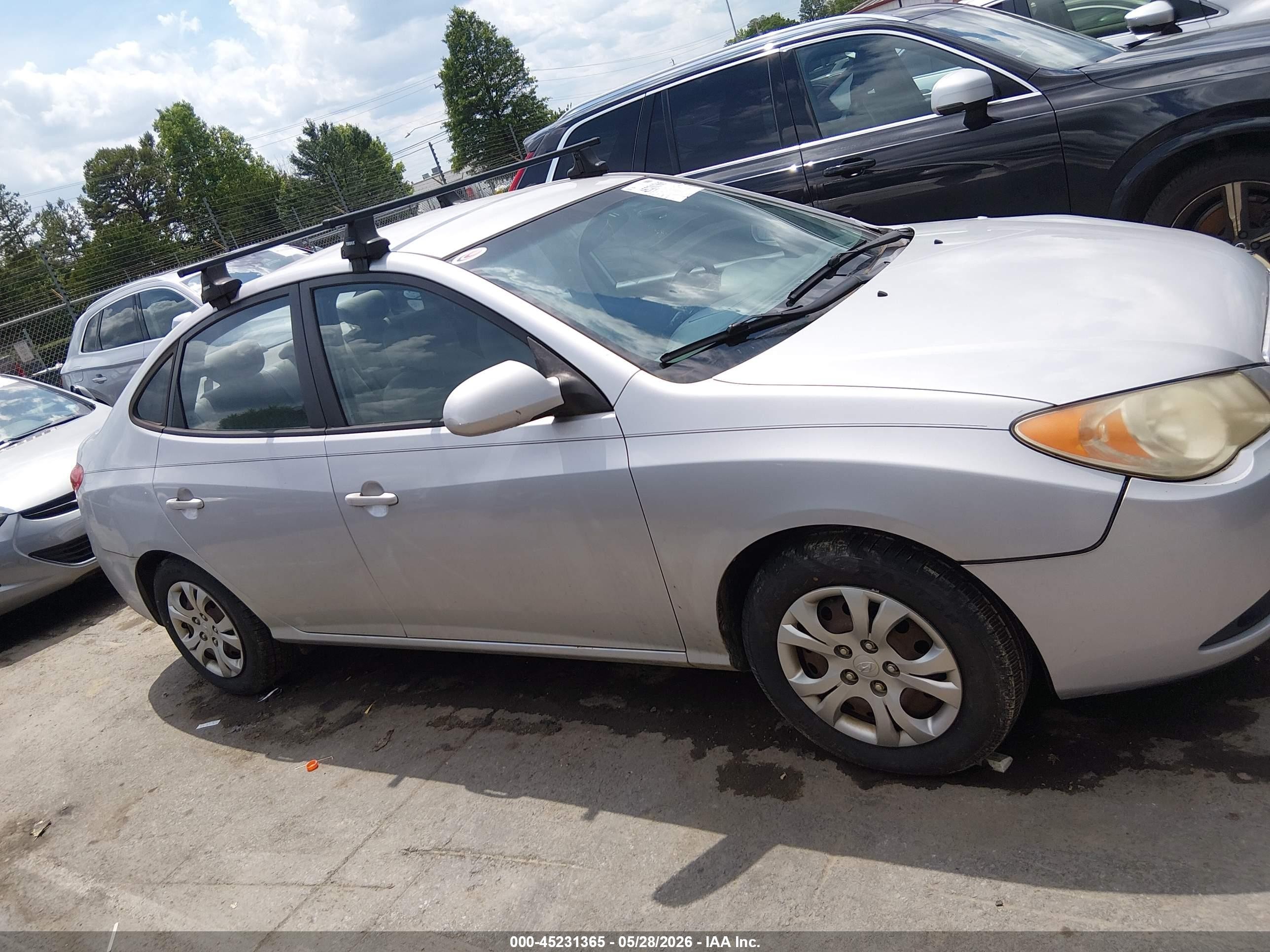 2010 Hyundai Elantra   Gray vin: KMHDU4AD1AU832029