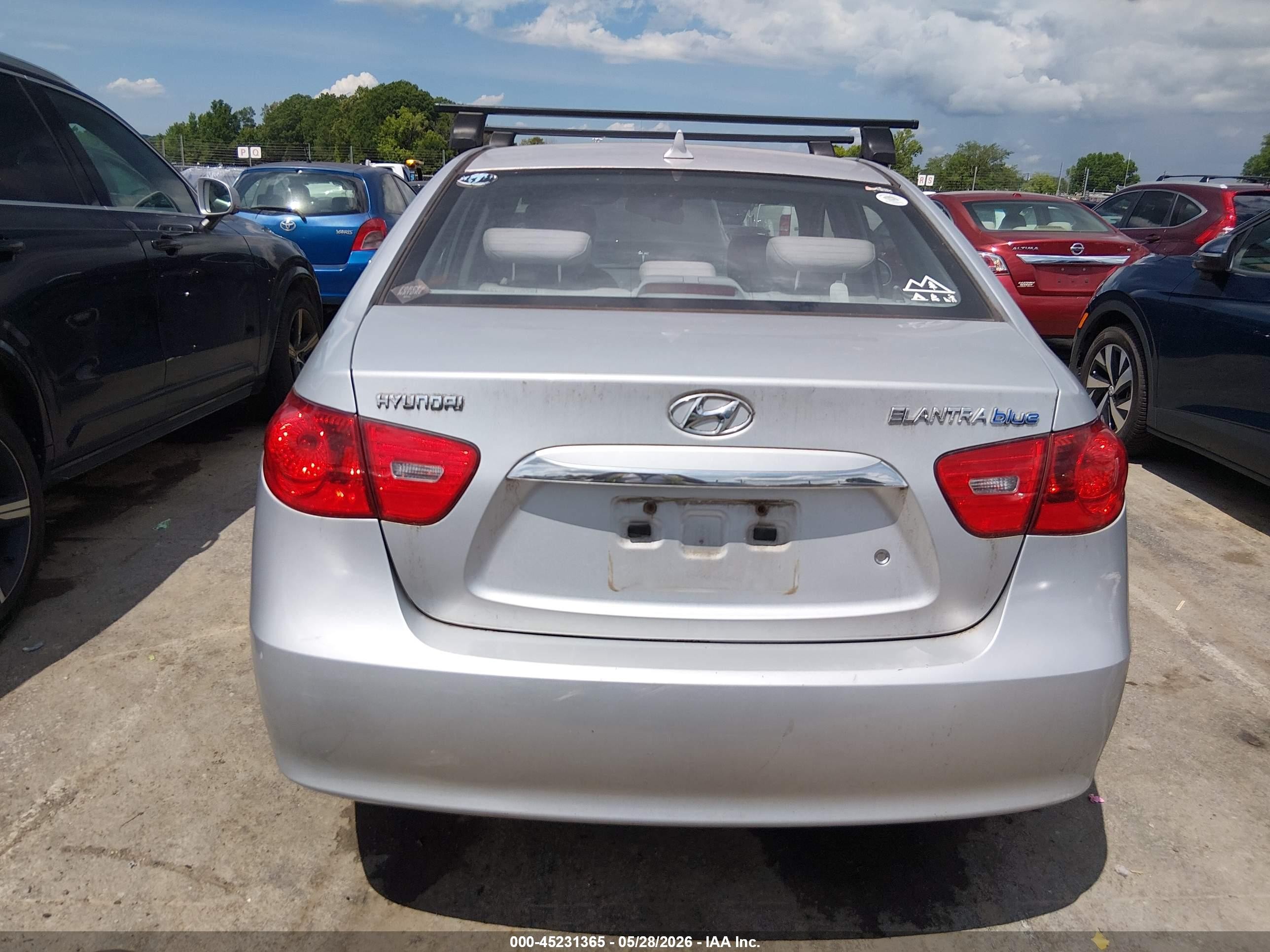 2010 Hyundai Elantra   Gray vin: KMHDU4AD1AU832029