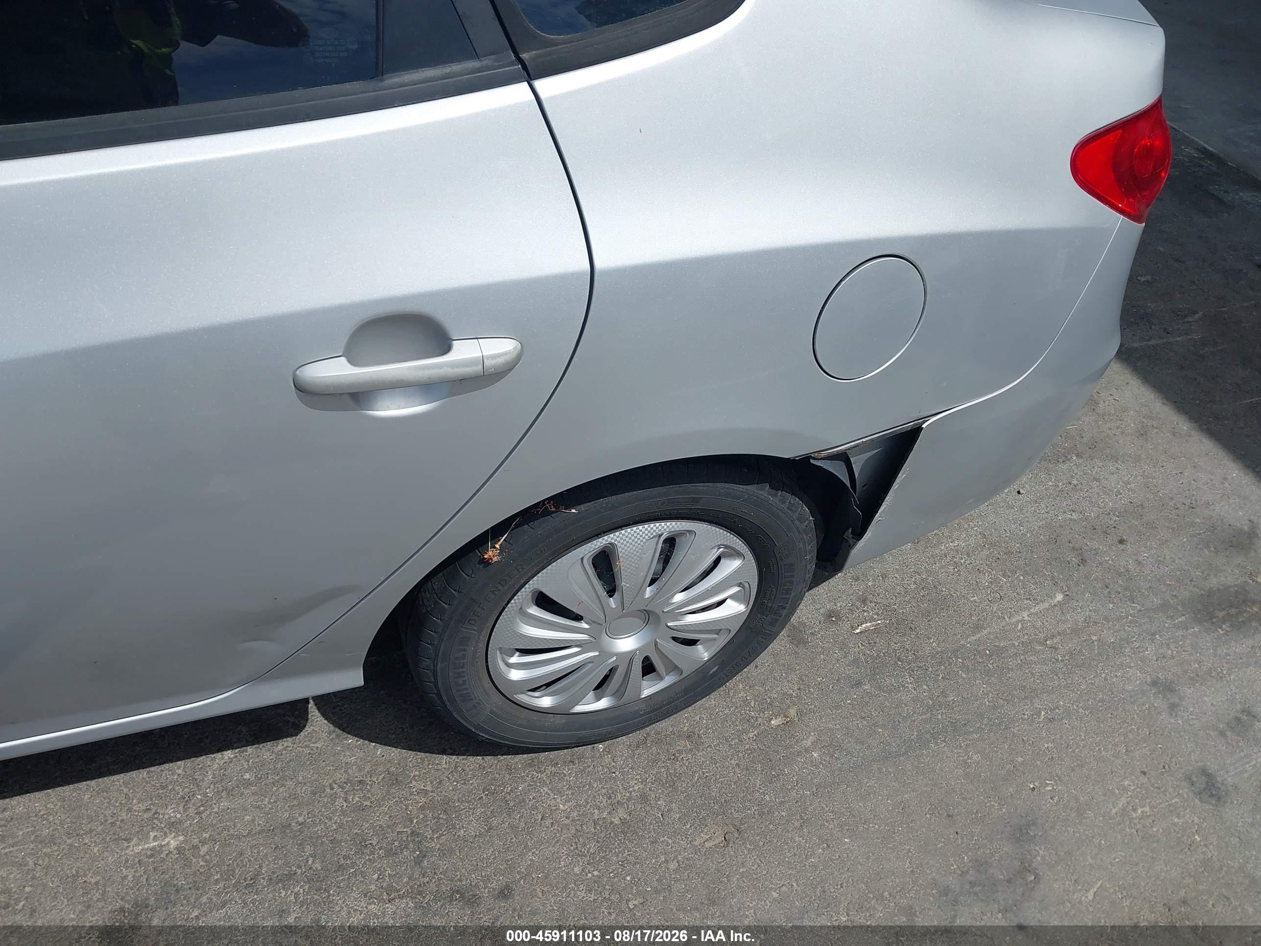 2010 Hyundai Elantra Gls Silver vin: KMHDU4AD1AU859618