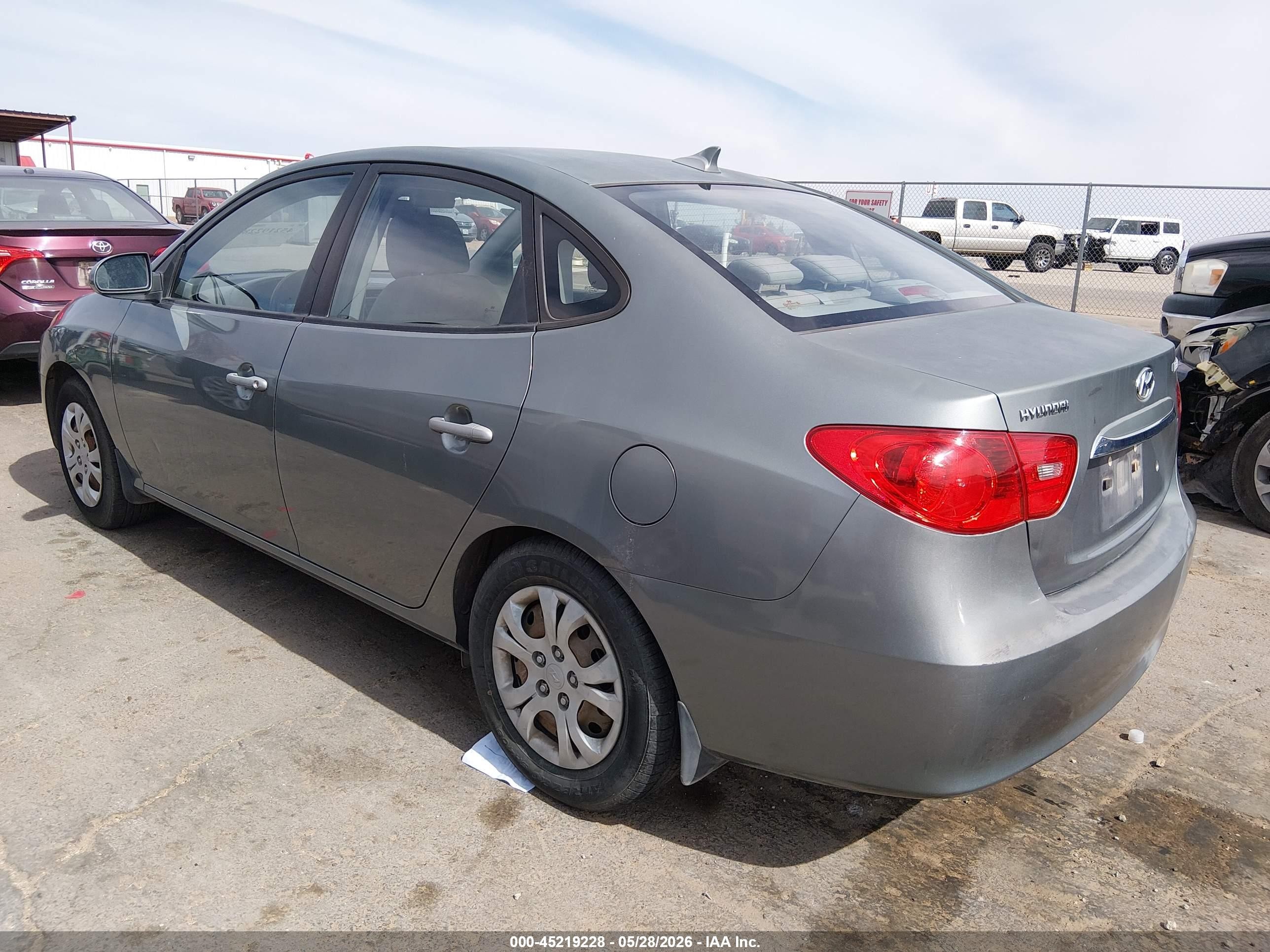 2010 Hyundai Elantra Gls Gray vin: KMHDU4AD2AU007374