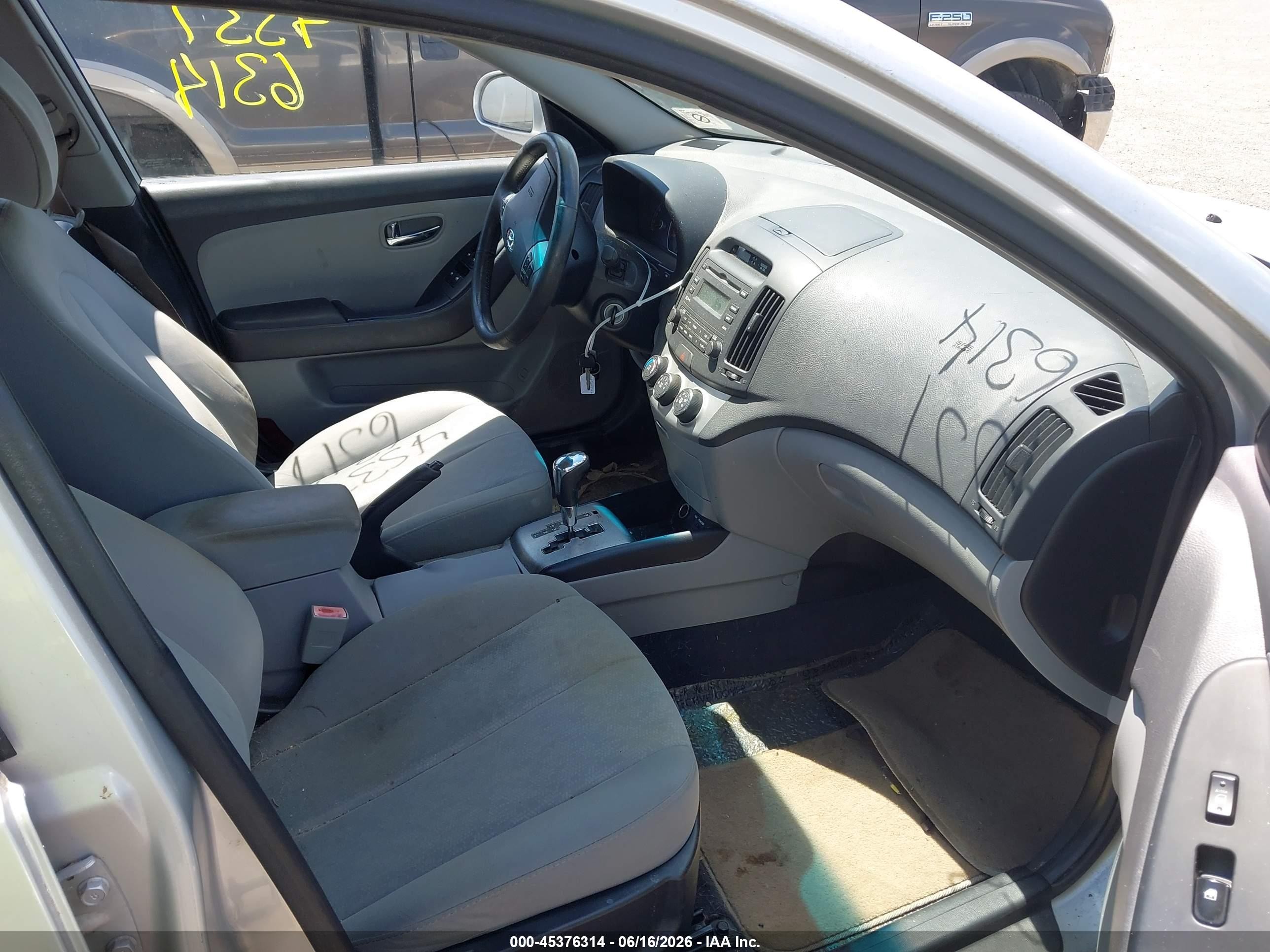 2010 Hyundai Elantra Se Silver vin: KMHDU4AD2AU207168