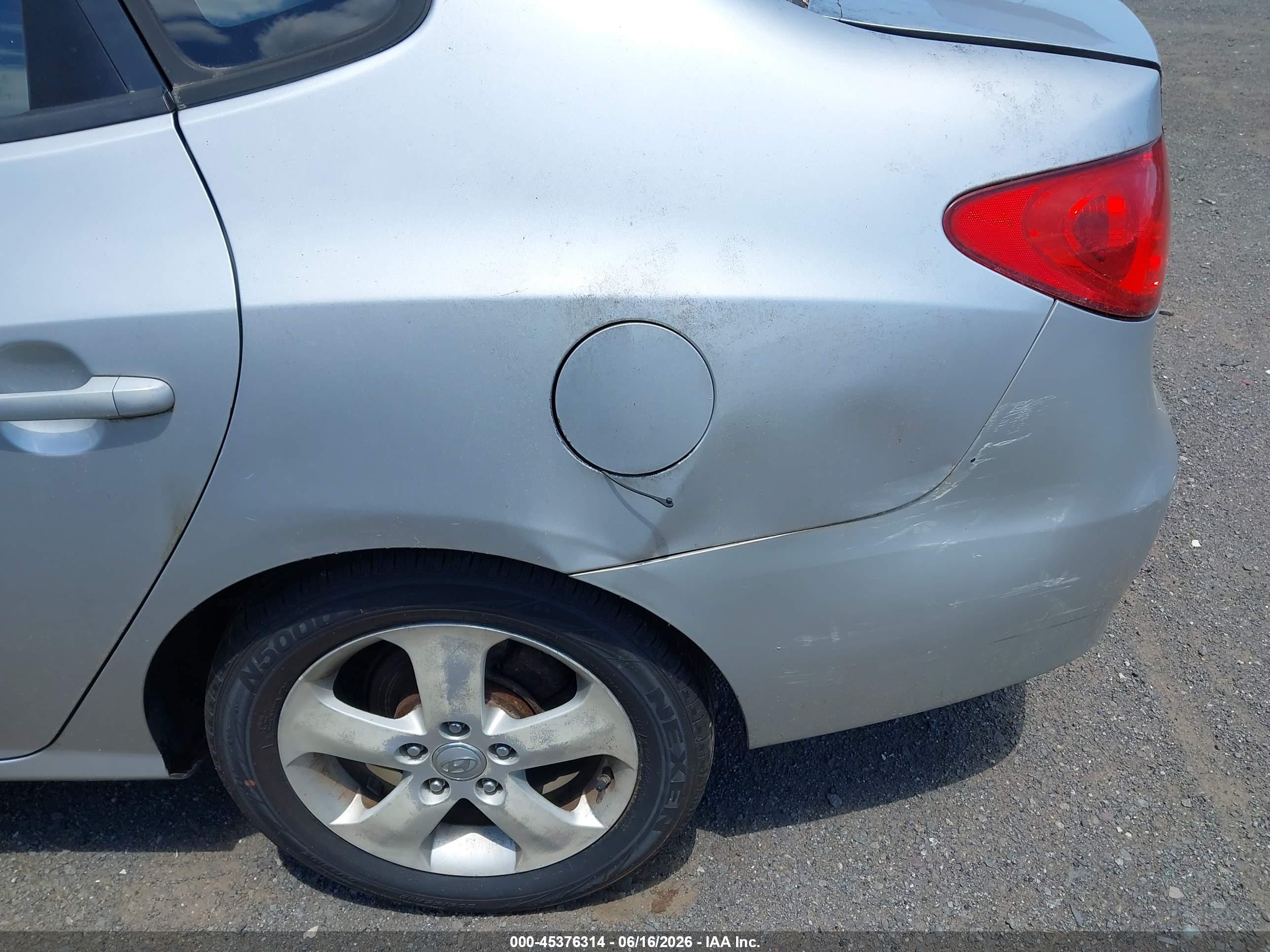 2010 Hyundai Elantra Se Silver vin: KMHDU4AD2AU207168
