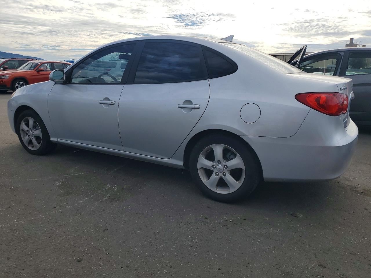 2010 Hyundai Elantra Se Silver vin: KMHDU4AD3AU856039