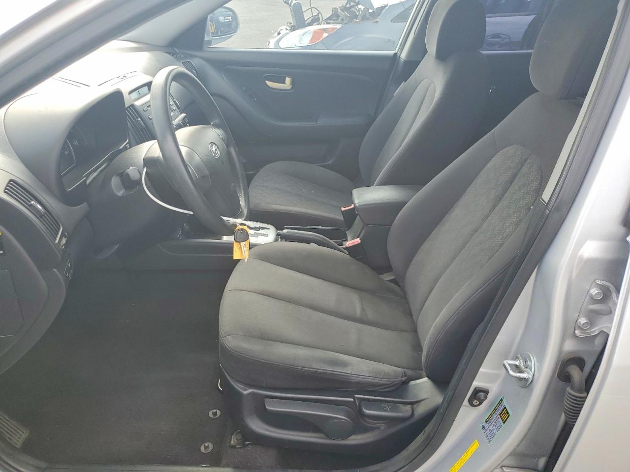 2010 Hyundai Elantra Se Silver vin: KMHDU4AD3AU856039