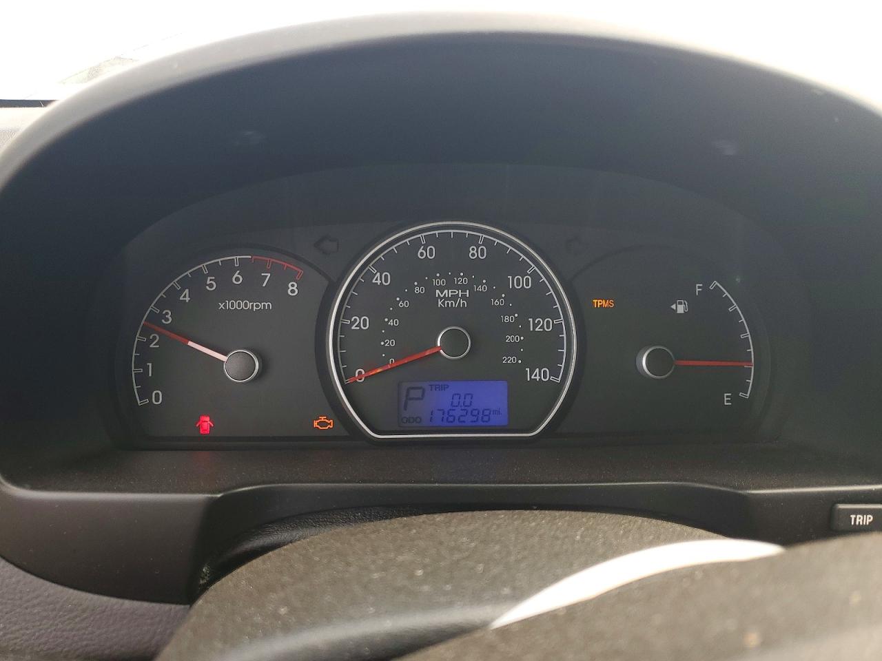 2010 Hyundai Elantra Se Silver vin: KMHDU4AD3AU856039