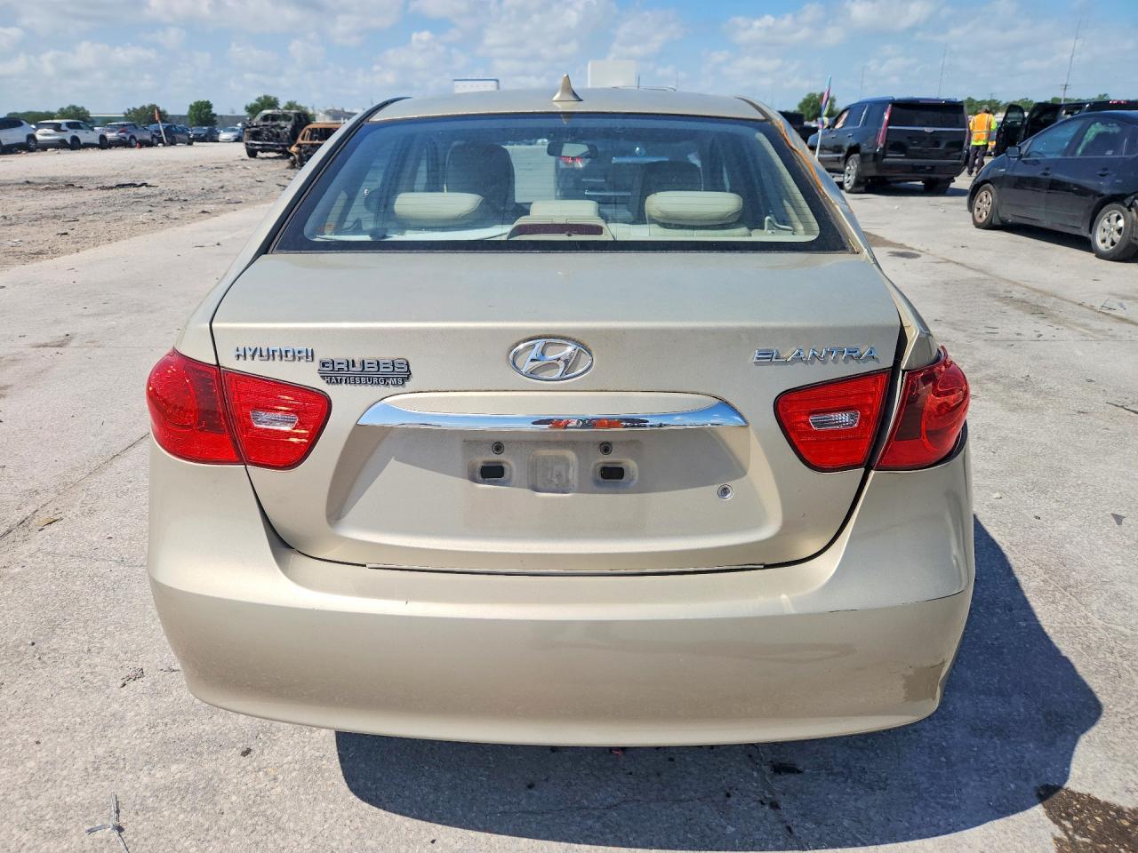 2010 Hyundai Elantra Gls Tan vin: KMHDU4AD4AU863873
