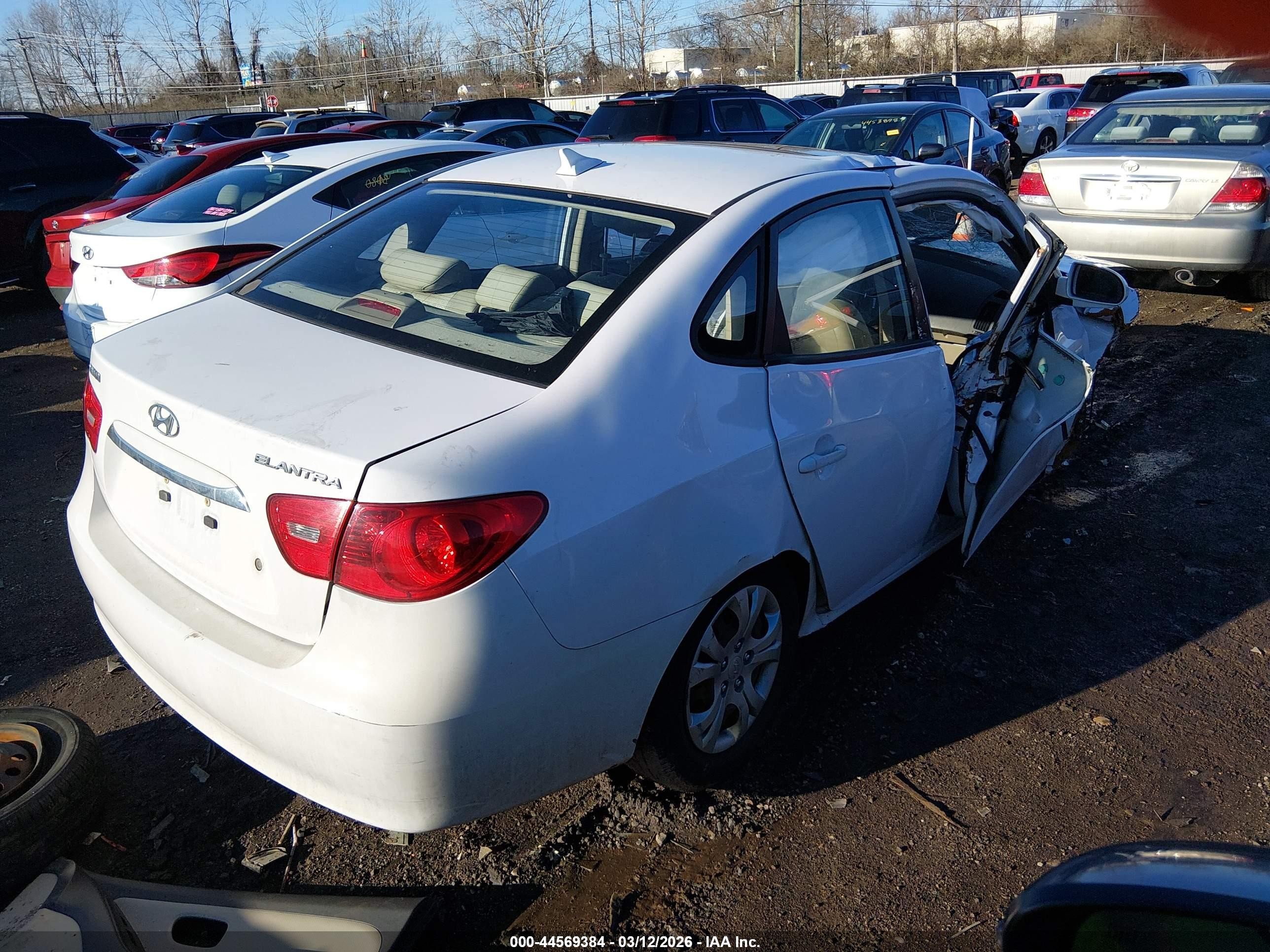 2010 Hyundai Elantra Gls Белый vin: KMHDU4AD7AU058949