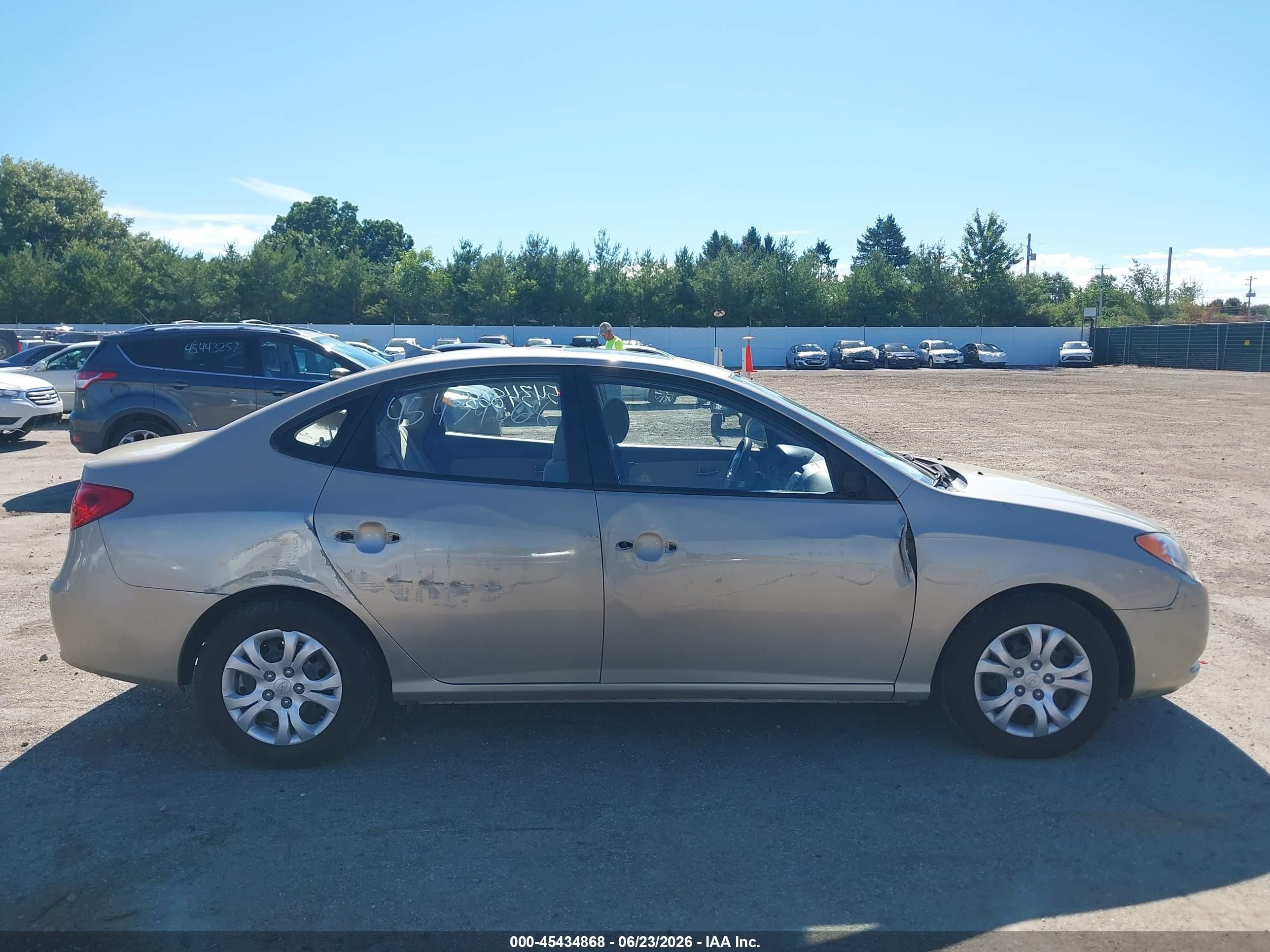 2010 Hyundai Elantra Gls Champagne vin: KMHDU4AD7AU113030