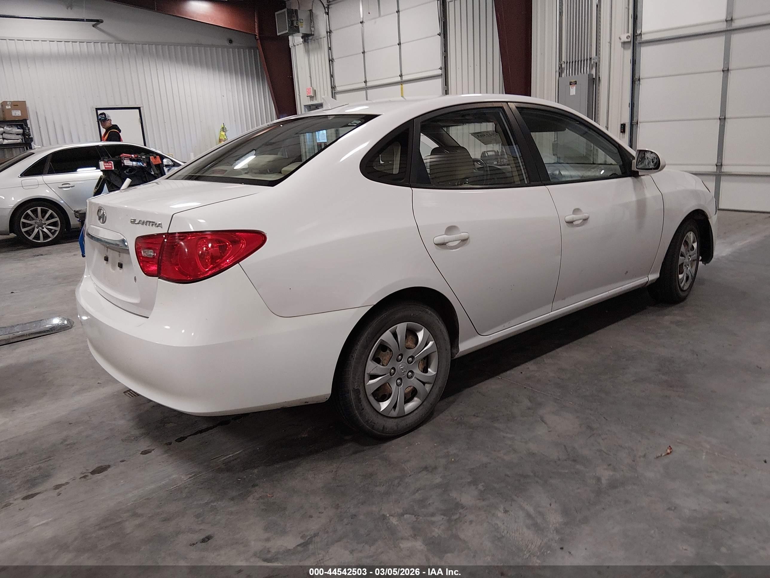 2010 Hyundai Elantra Gls White vin: KMHDU4AD7AU124528