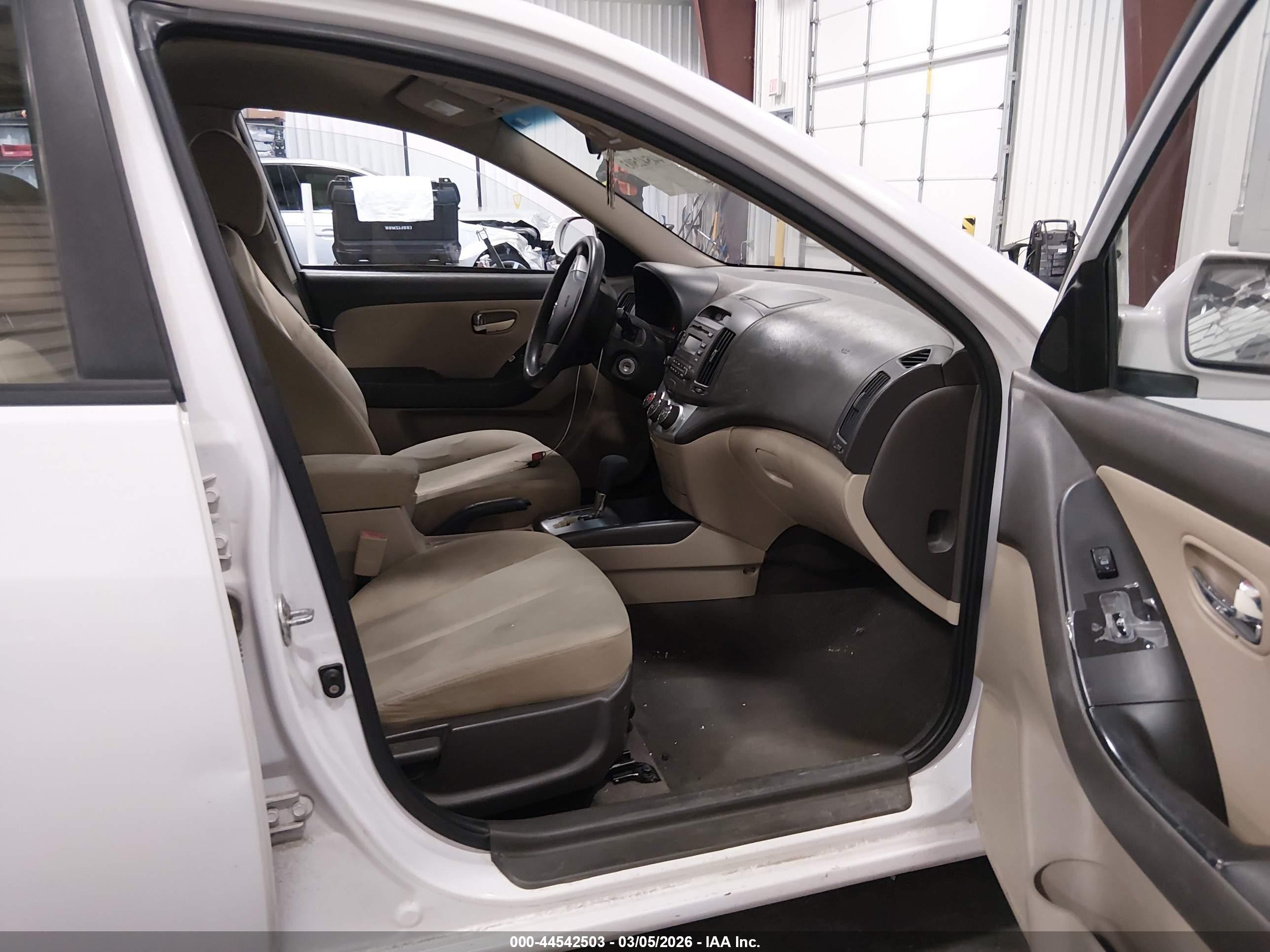2010 Hyundai Elantra Gls White vin: KMHDU4AD7AU124528