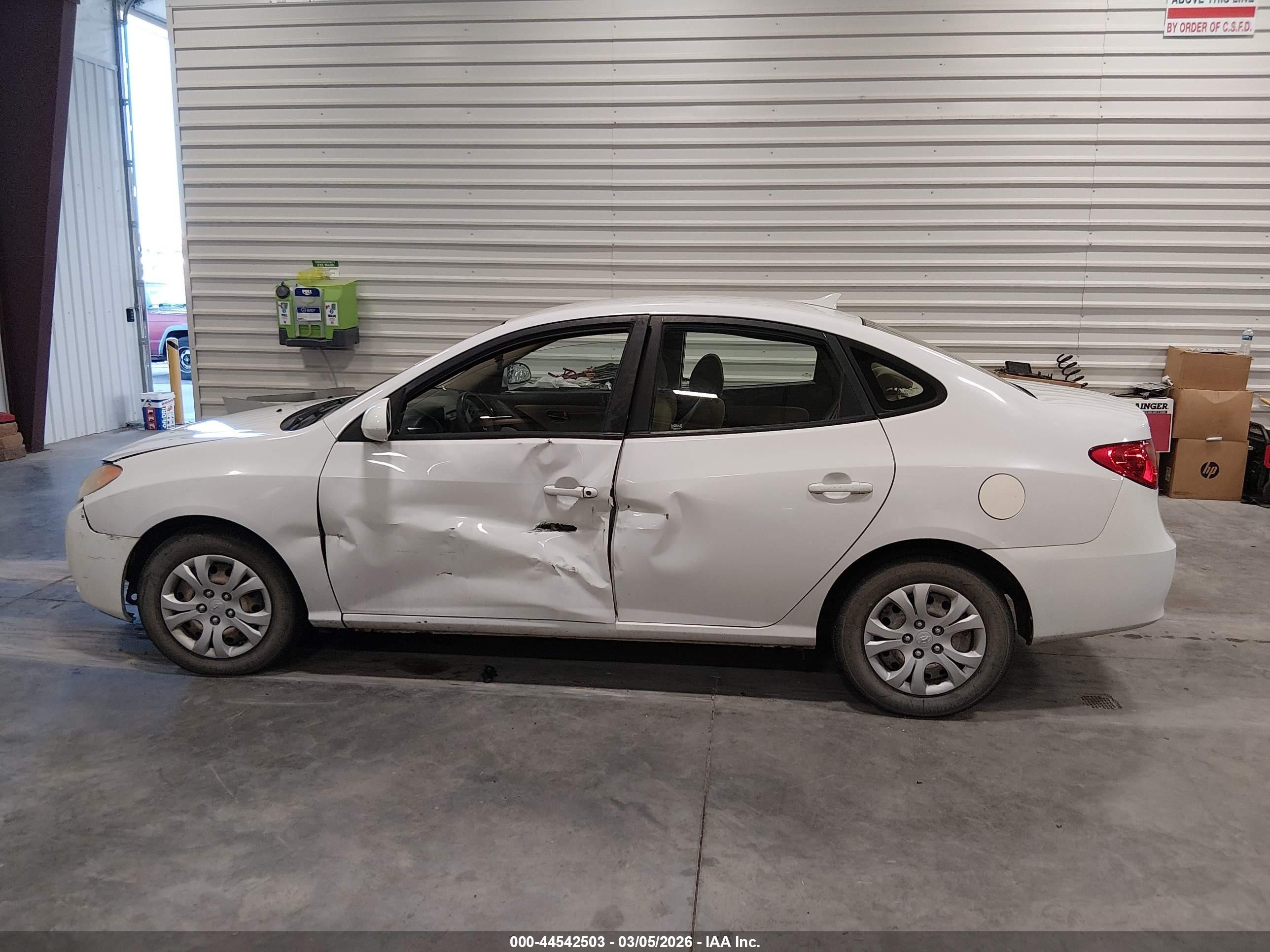 2010 Hyundai Elantra Gls White vin: KMHDU4AD7AU124528