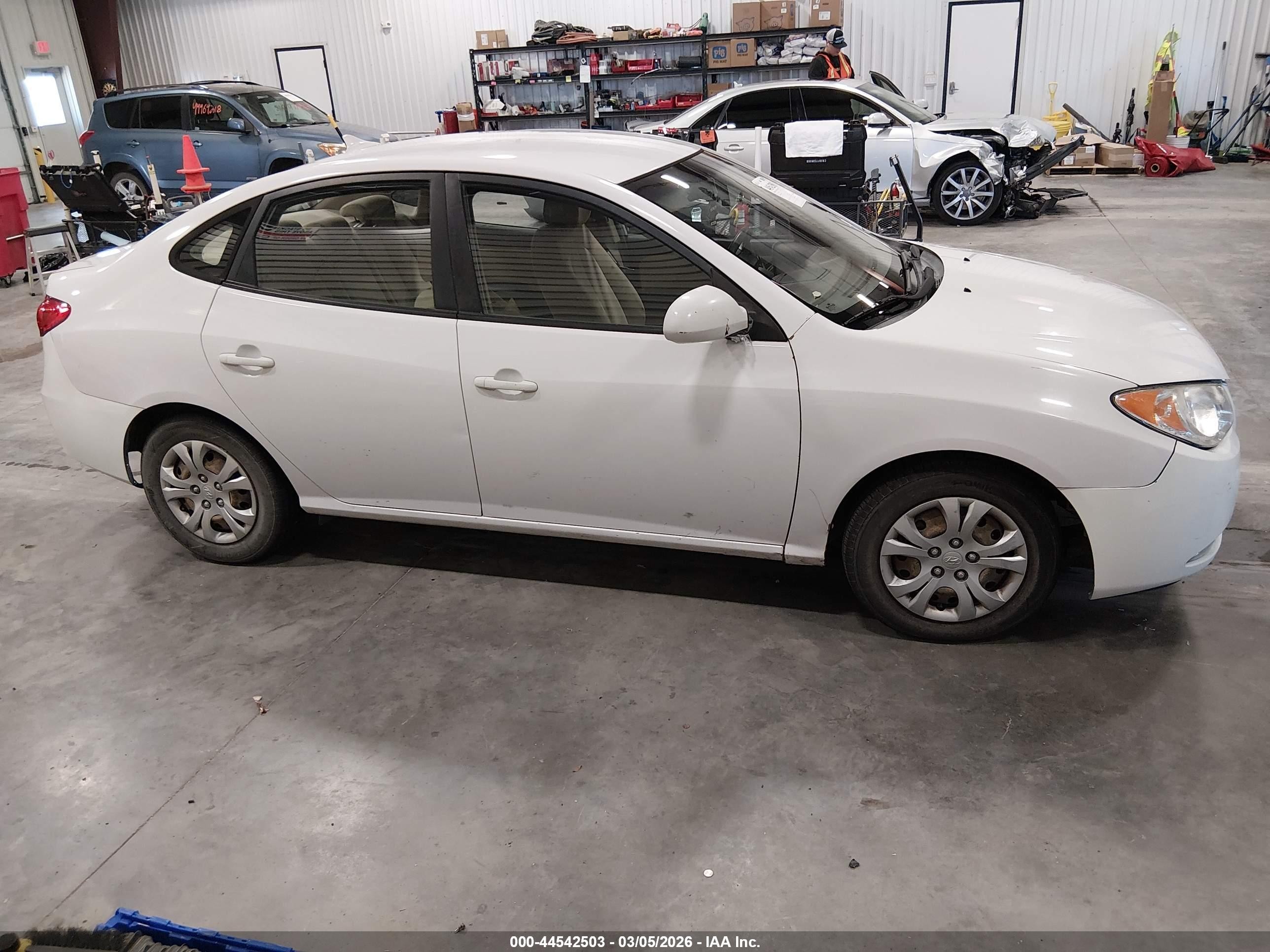 2010 Hyundai Elantra Gls White vin: KMHDU4AD7AU124528