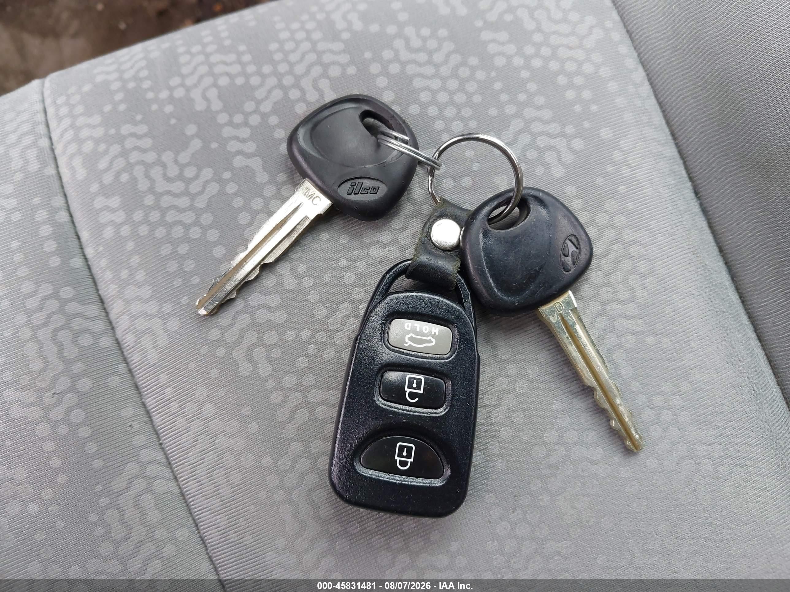 2010 Hyundai Elantra Blue Blue vin: KMHDU4AD7AU832102
