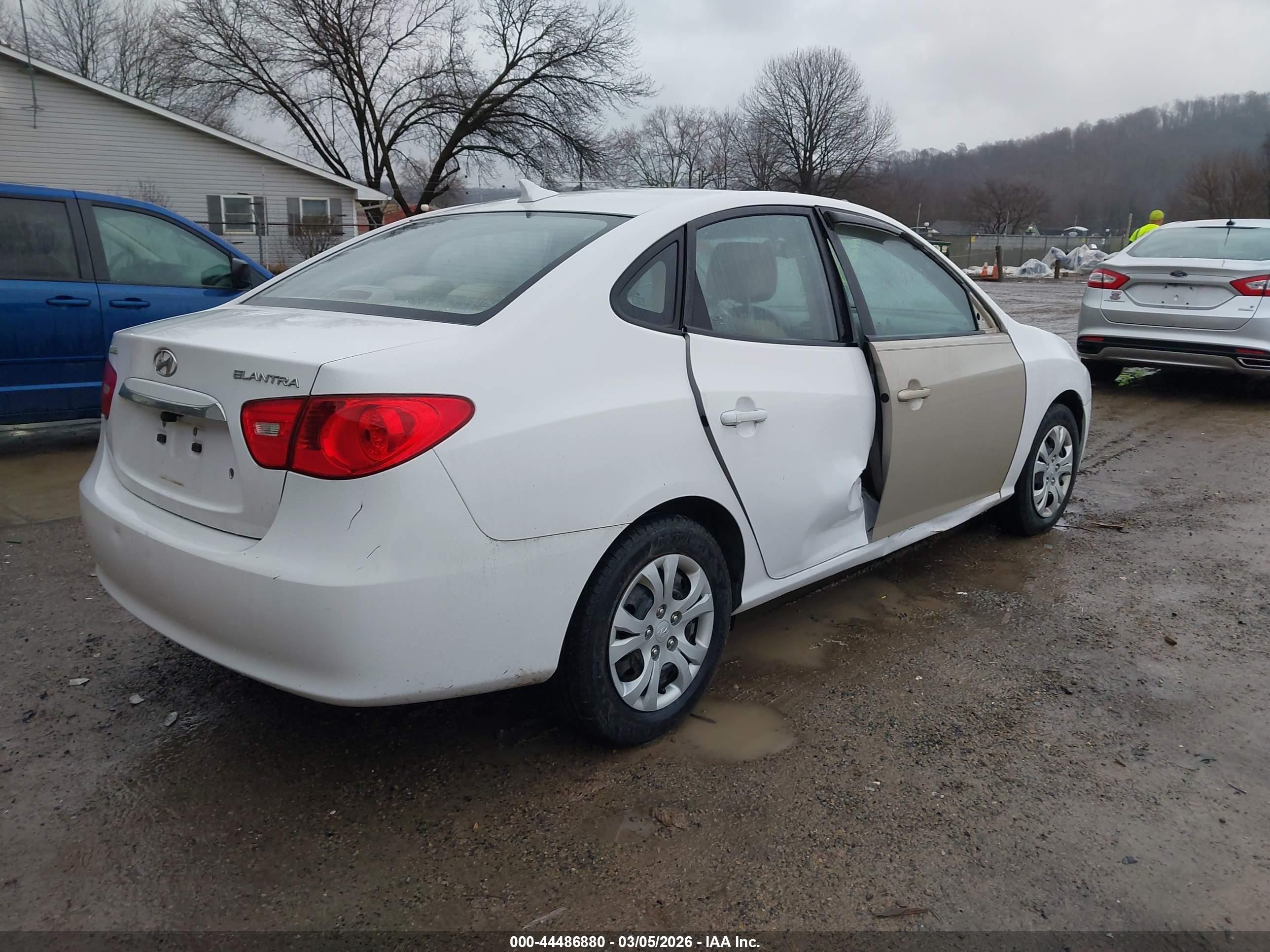 2010 Hyundai Elantra Gls White vin: KMHDU4AD8AU059172