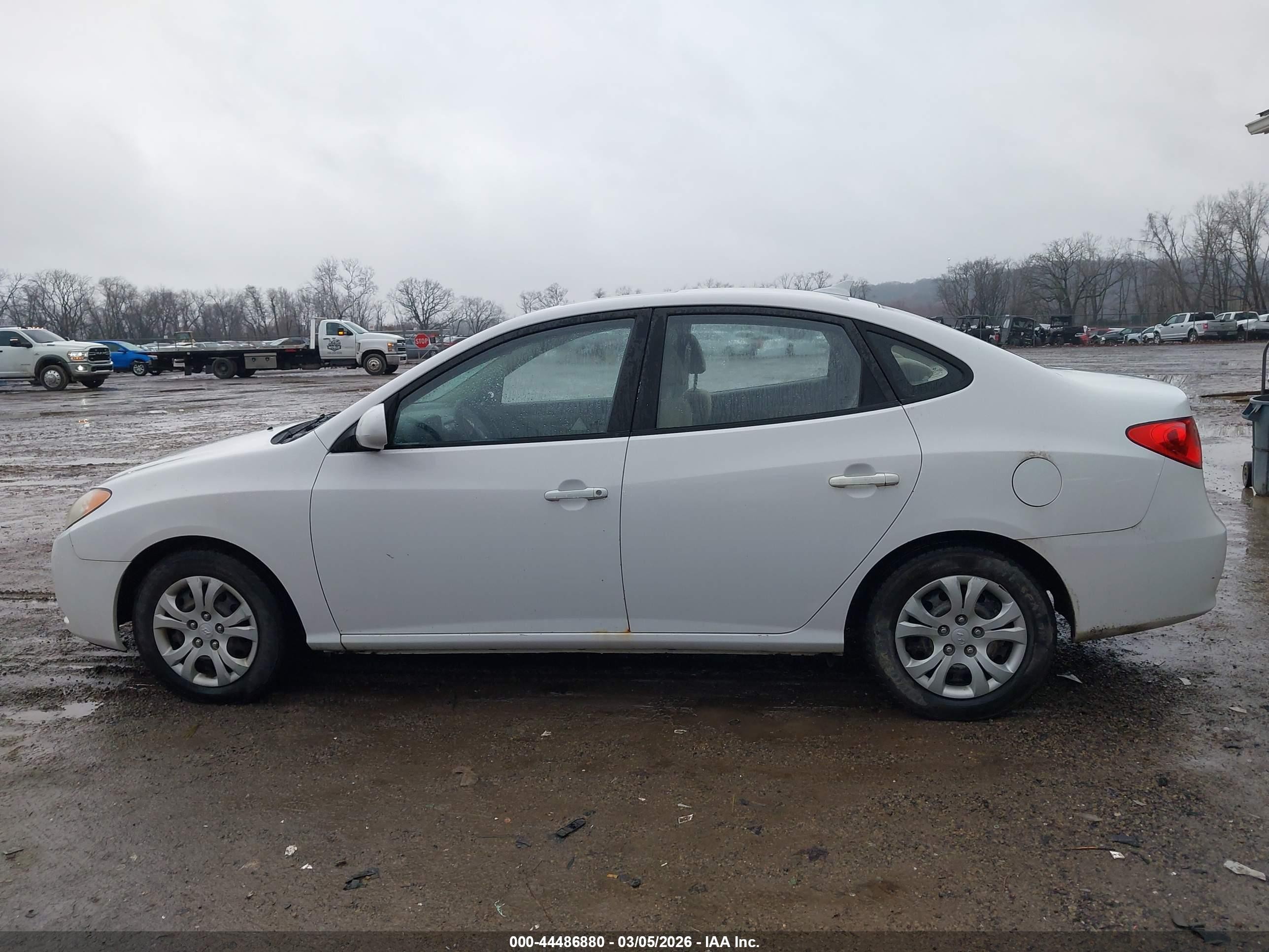 2010 Hyundai Elantra Gls White vin: KMHDU4AD8AU059172