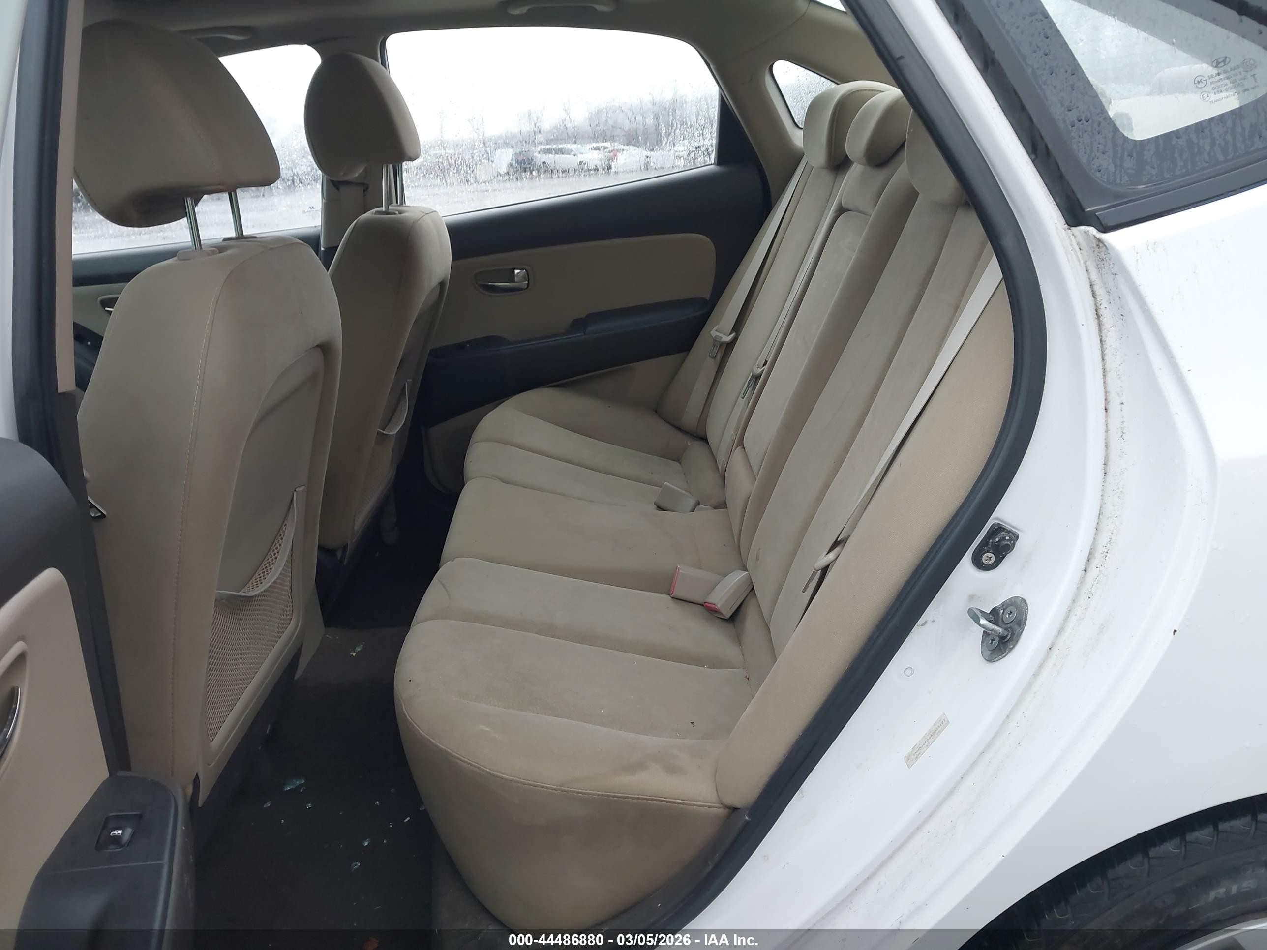 2010 Hyundai Elantra Gls White vin: KMHDU4AD8AU059172