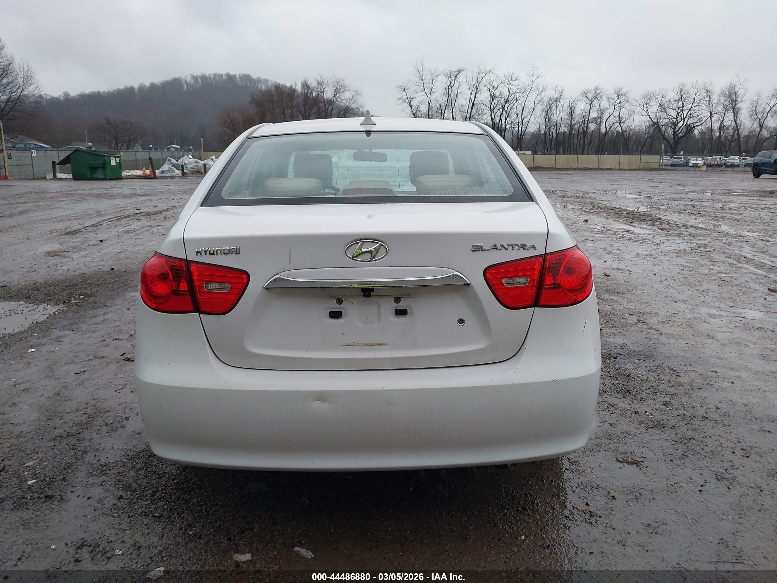 2010 Hyundai Elantra Gls White vin: KMHDU4AD8AU059172