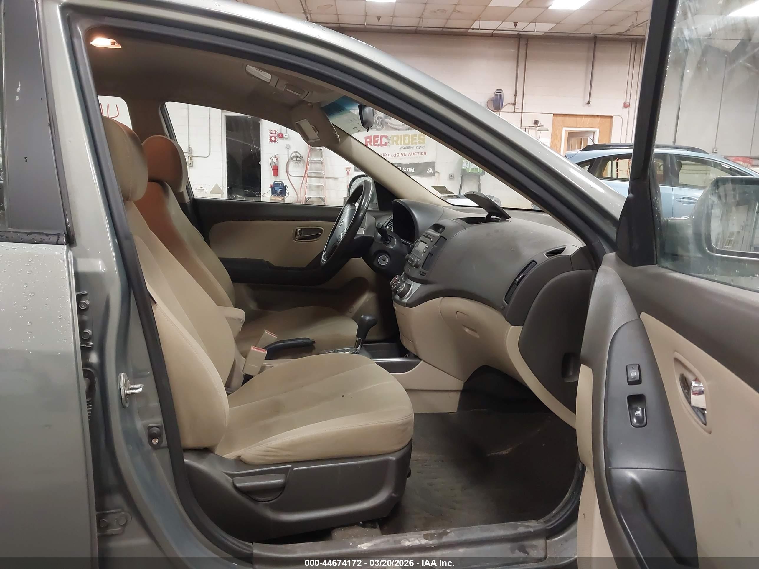 2010 Hyundai Elantra Gls Green vin: KMHDU4AD8AU828902
