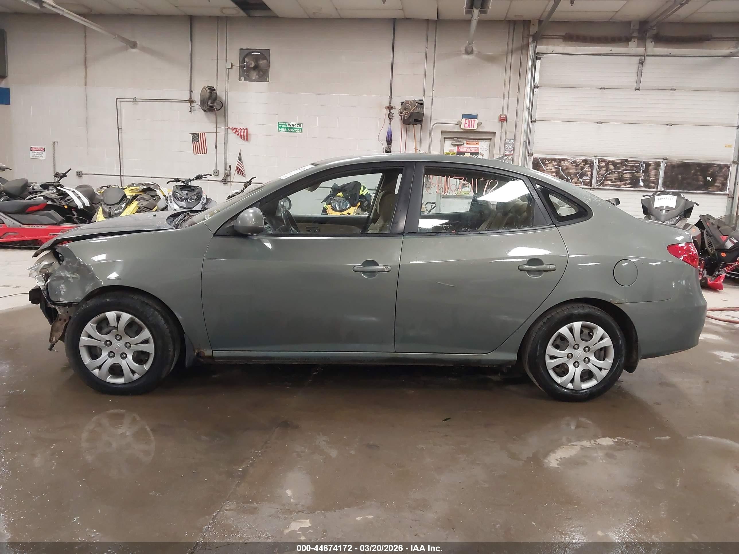 2010 Hyundai Elantra Gls Green vin: KMHDU4AD8AU828902