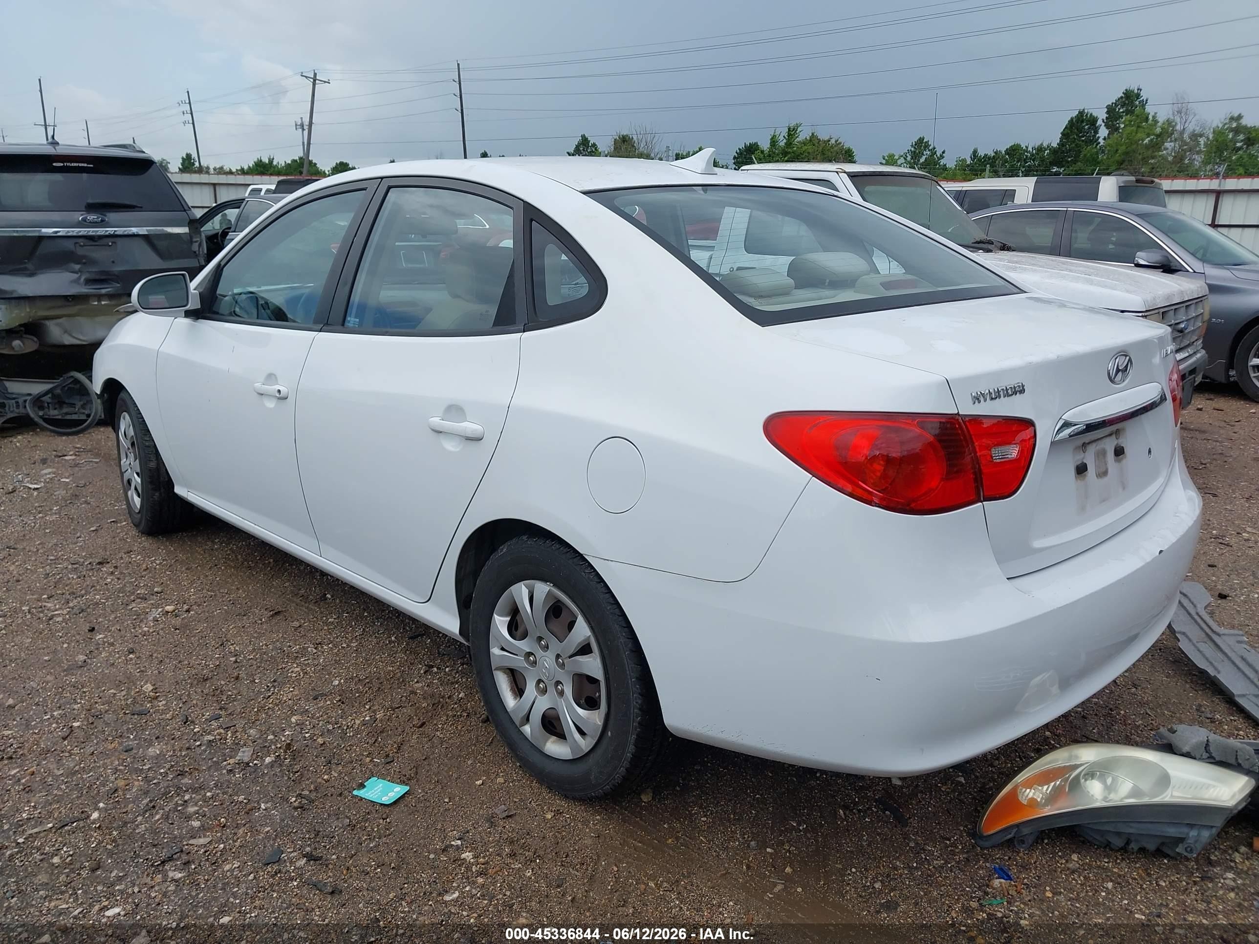 2010 Hyundai Elantra Gls White vin: KMHDU4AD8AU852519