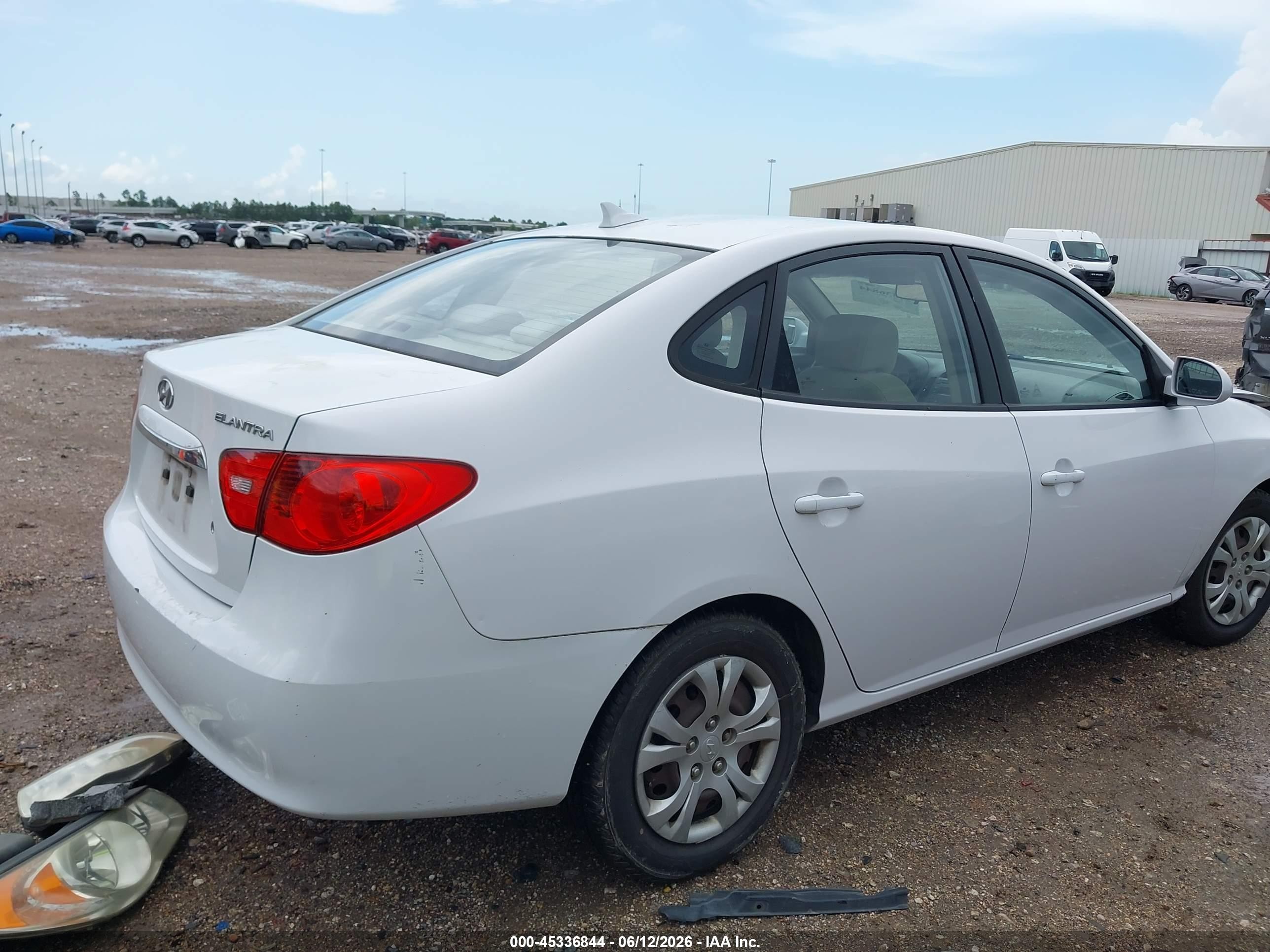 2010 Hyundai Elantra Gls White vin: KMHDU4AD8AU852519