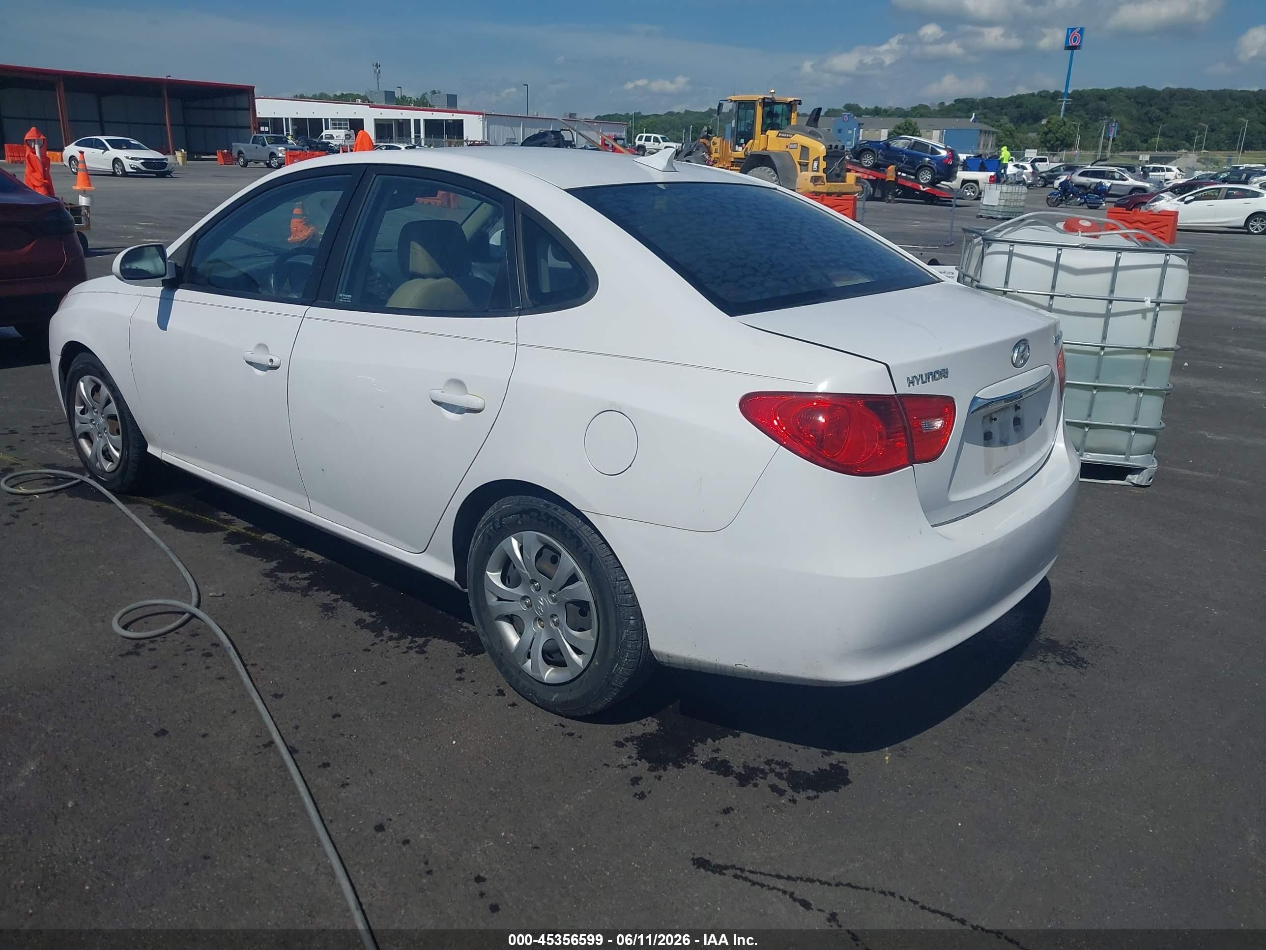 2010 Hyundai Elantra Gls White vin: KMHDU4AD8AU865643