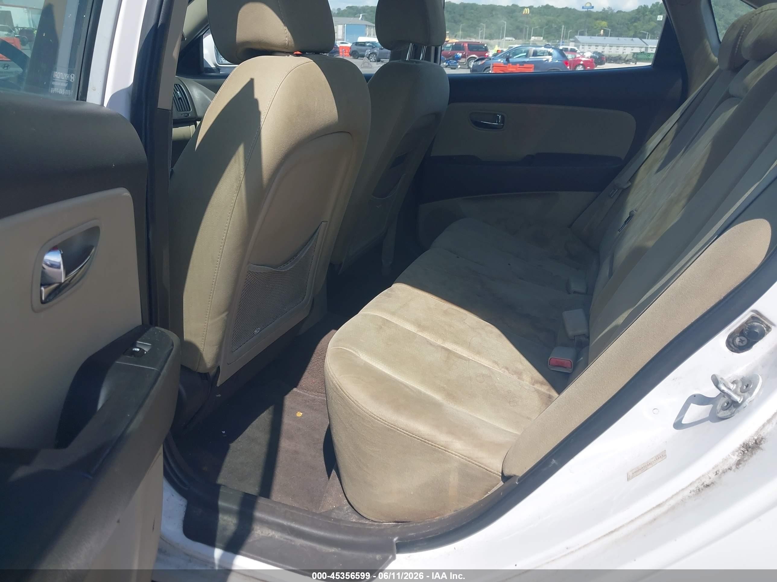 2010 Hyundai Elantra Gls White vin: KMHDU4AD8AU865643