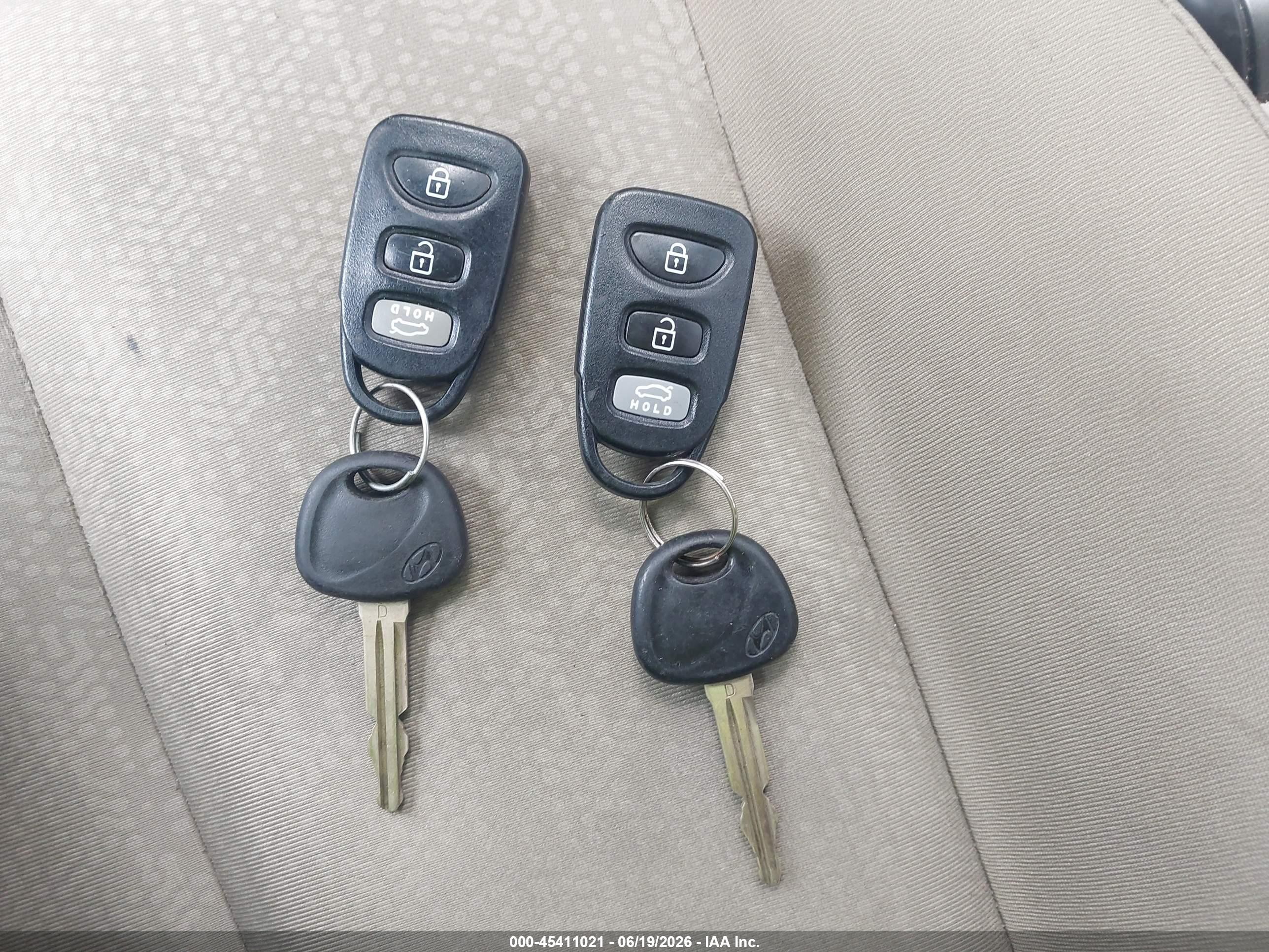 2010 Hyundai Elantra Gls White vin: KMHDU4AD9AU129472