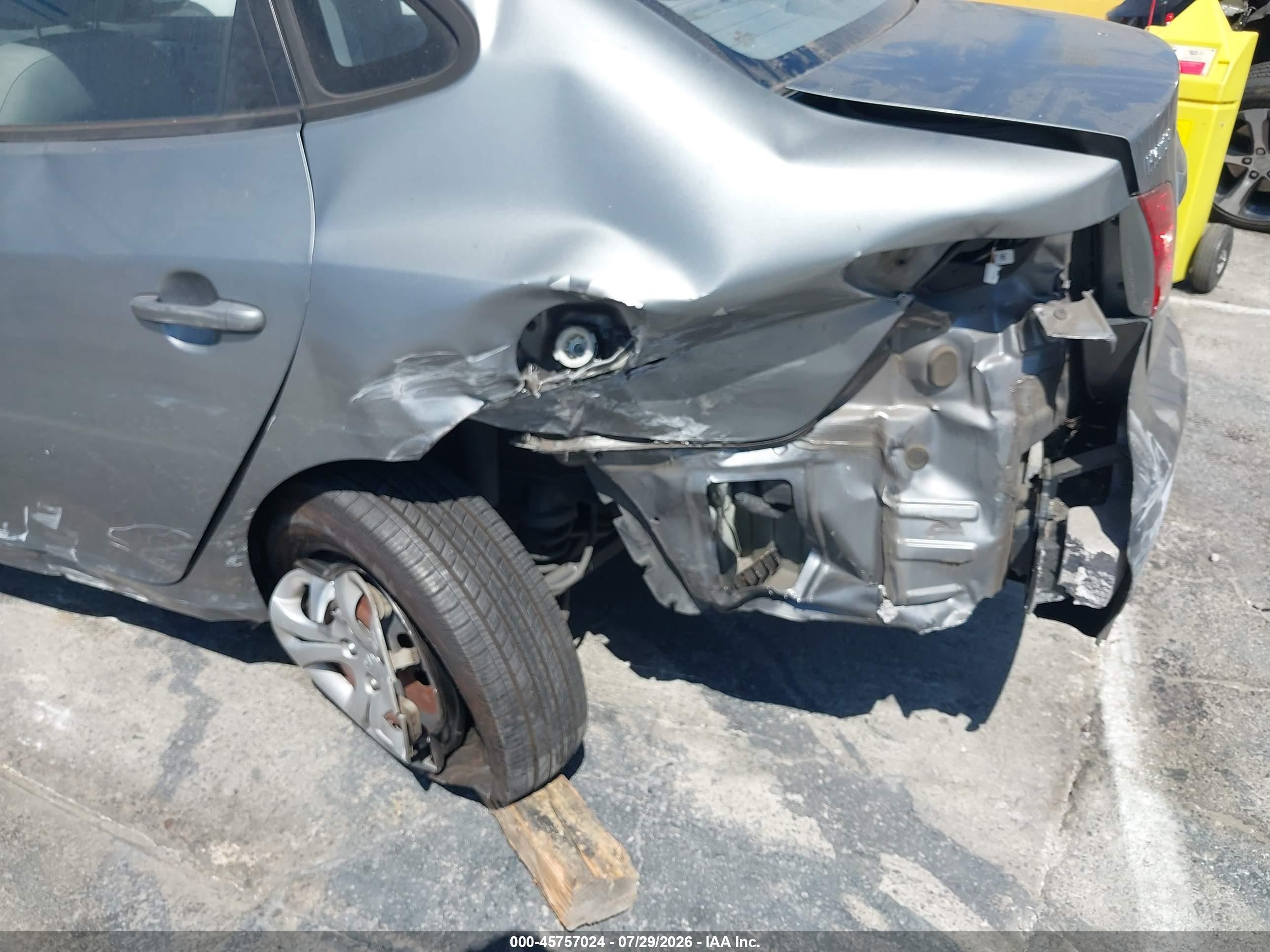 2010 Hyundai Elantra Blue/gls/se Silver vin: KMHDU4ADXAU191012