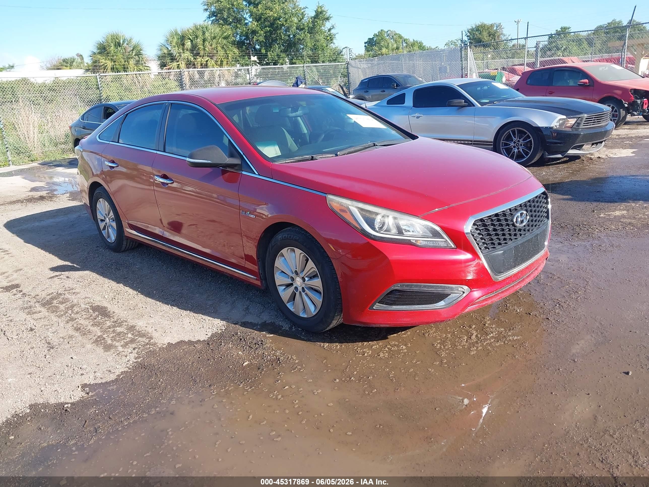2016 Hyundai Sonata Hybrid Se Red vin: KMHE24L15GA027609