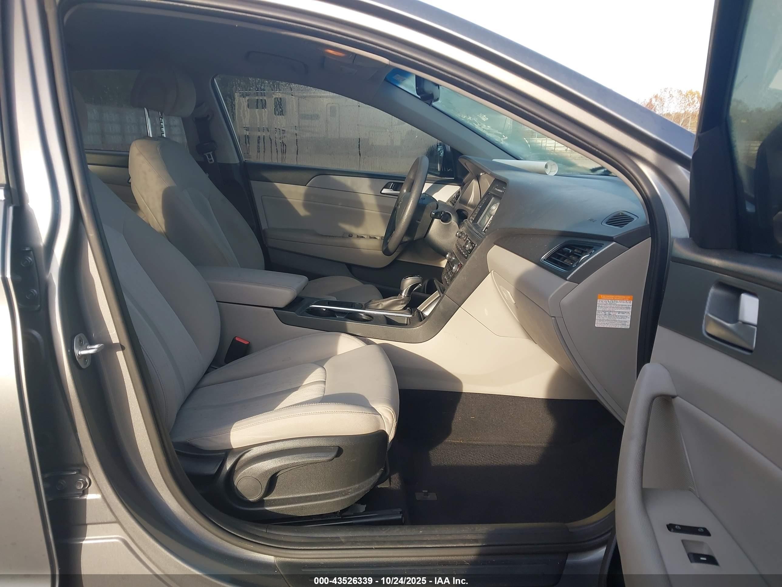 2017 Hyundai Sonata Hybrid Se Gray vin: KMHE24L19HA060419