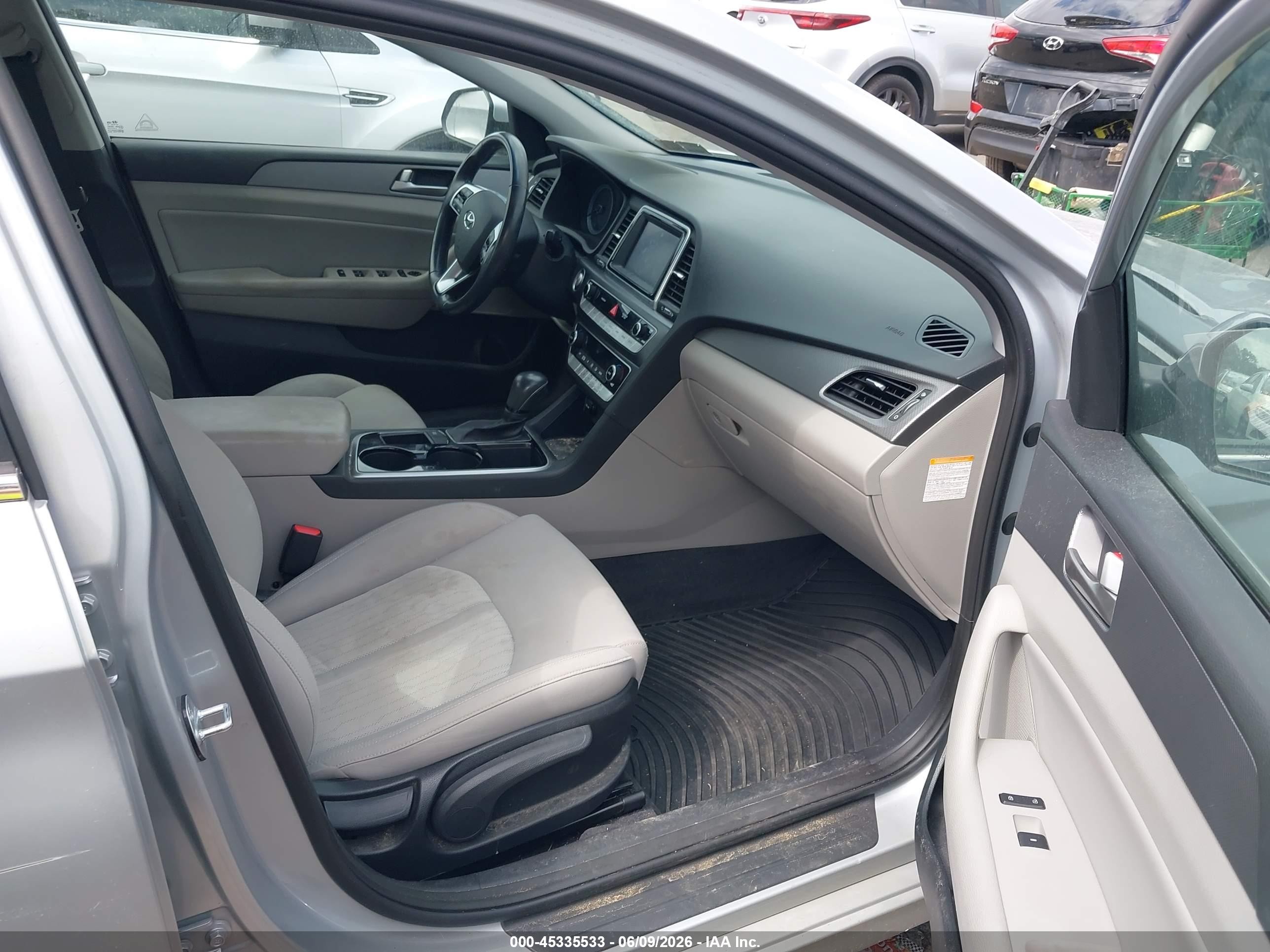 2019 Hyundai Sonata Hybrid Se Gray vin: KMHE24L34KA091196