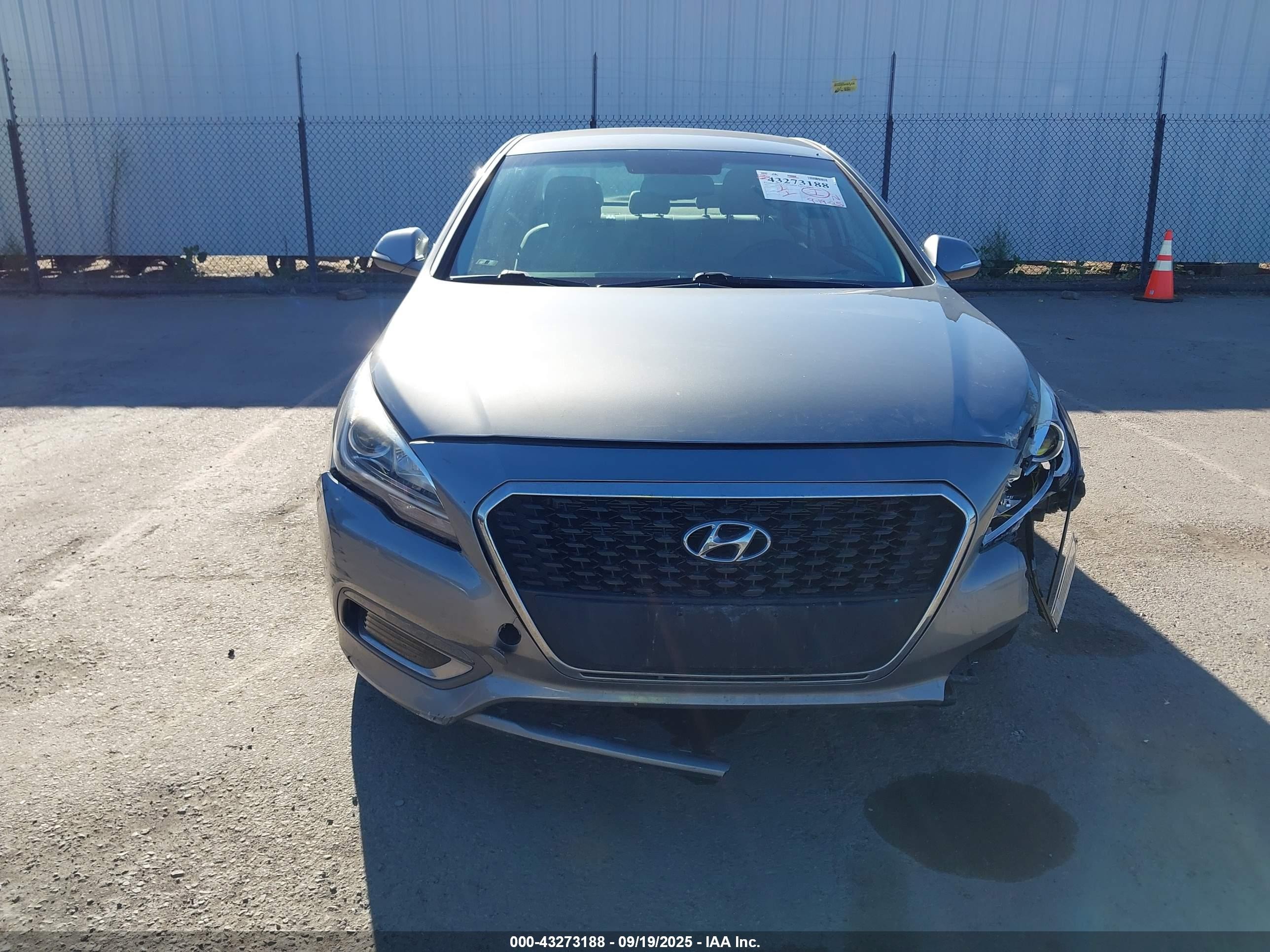 2017 Hyundai Sonata Hybrid Se Gray vin: KMHE24L36HA066728