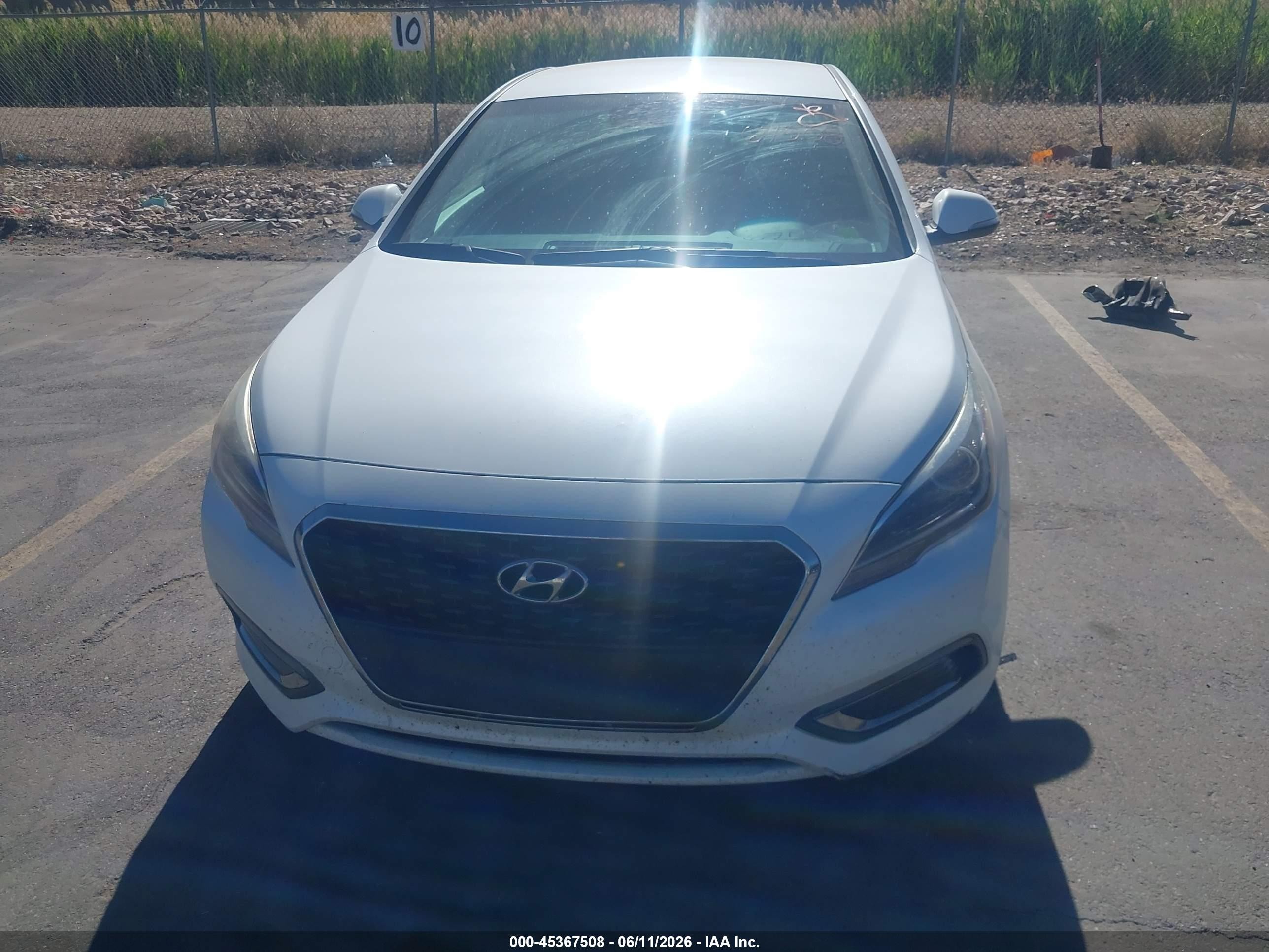 2016 Hyundai Sonata Hybrid Limited White vin: KMHE34L17GA026703