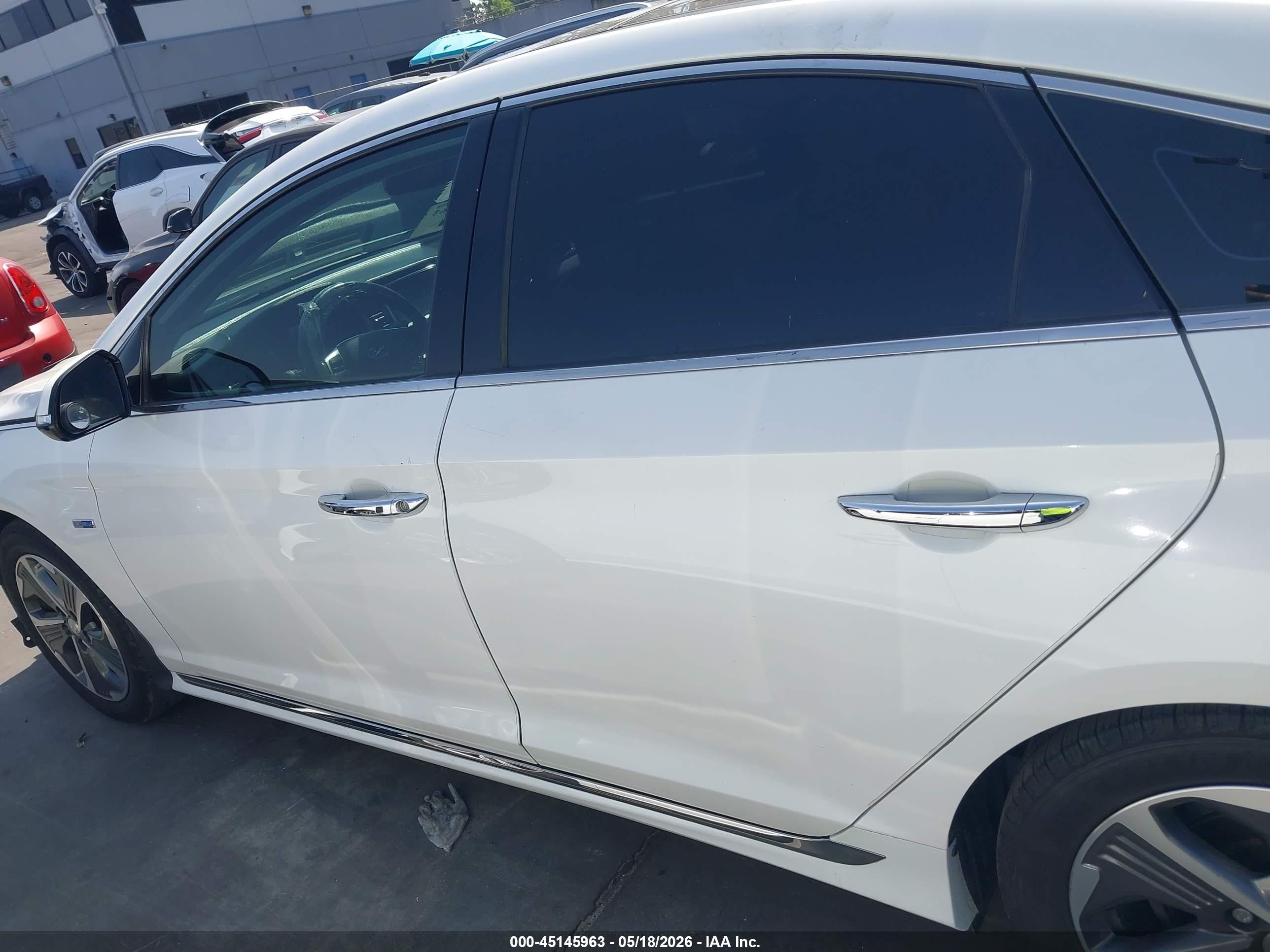 2019 Hyundai Sonata Hybrid Limited White vin: KMHE34L39KA092390