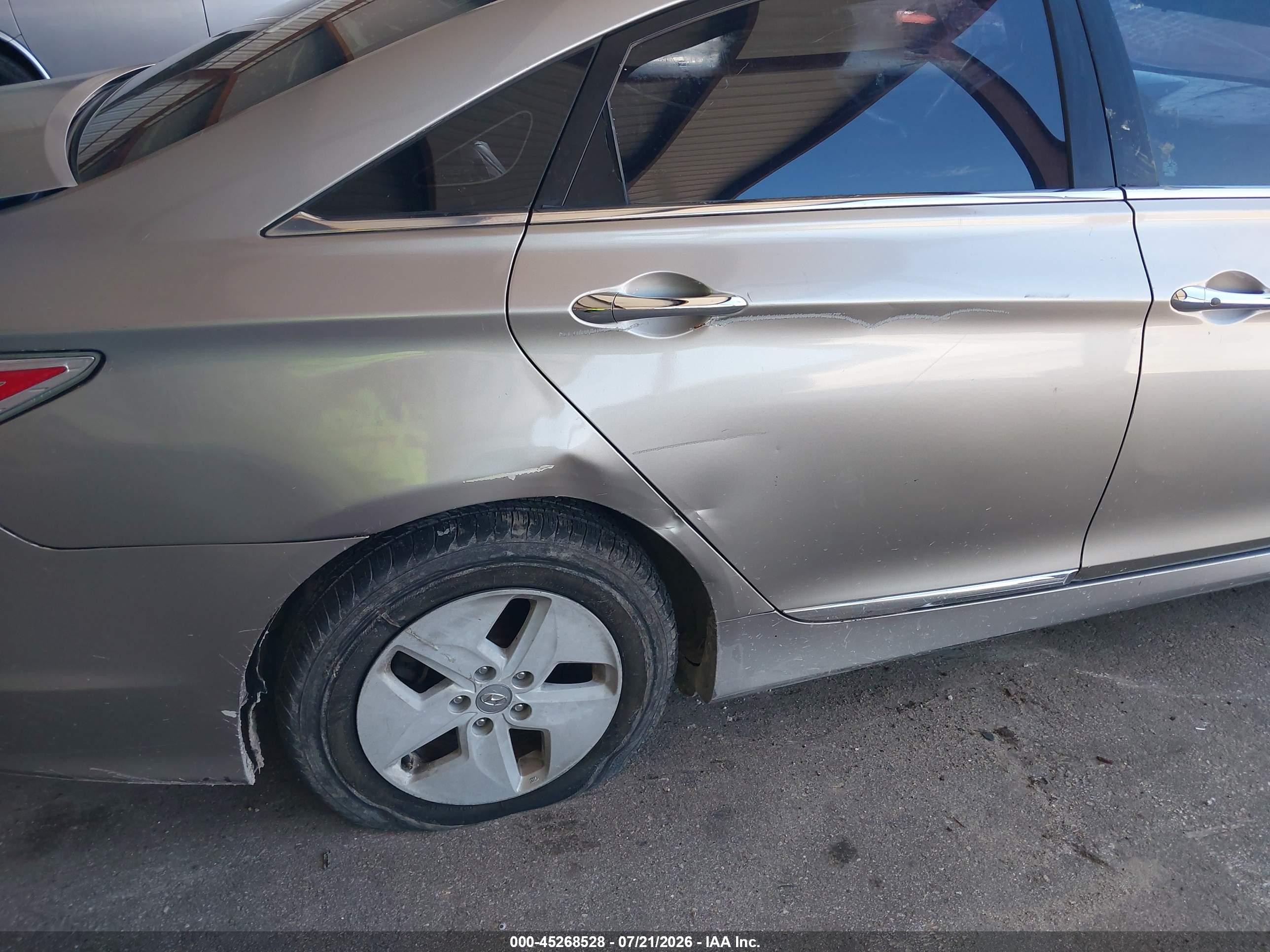 2011 Hyundai Sonata Hybrid Silver vin: KMHEC4A40BA005746