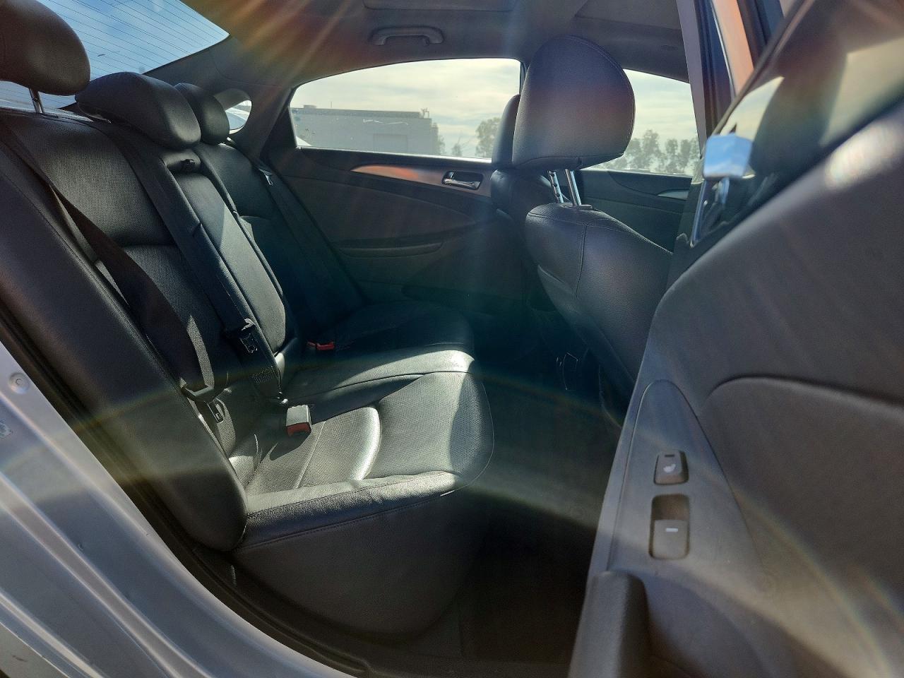 2011 Hyundai Sonata Hybrid Серебряный vin: KMHEC4A40BA007934