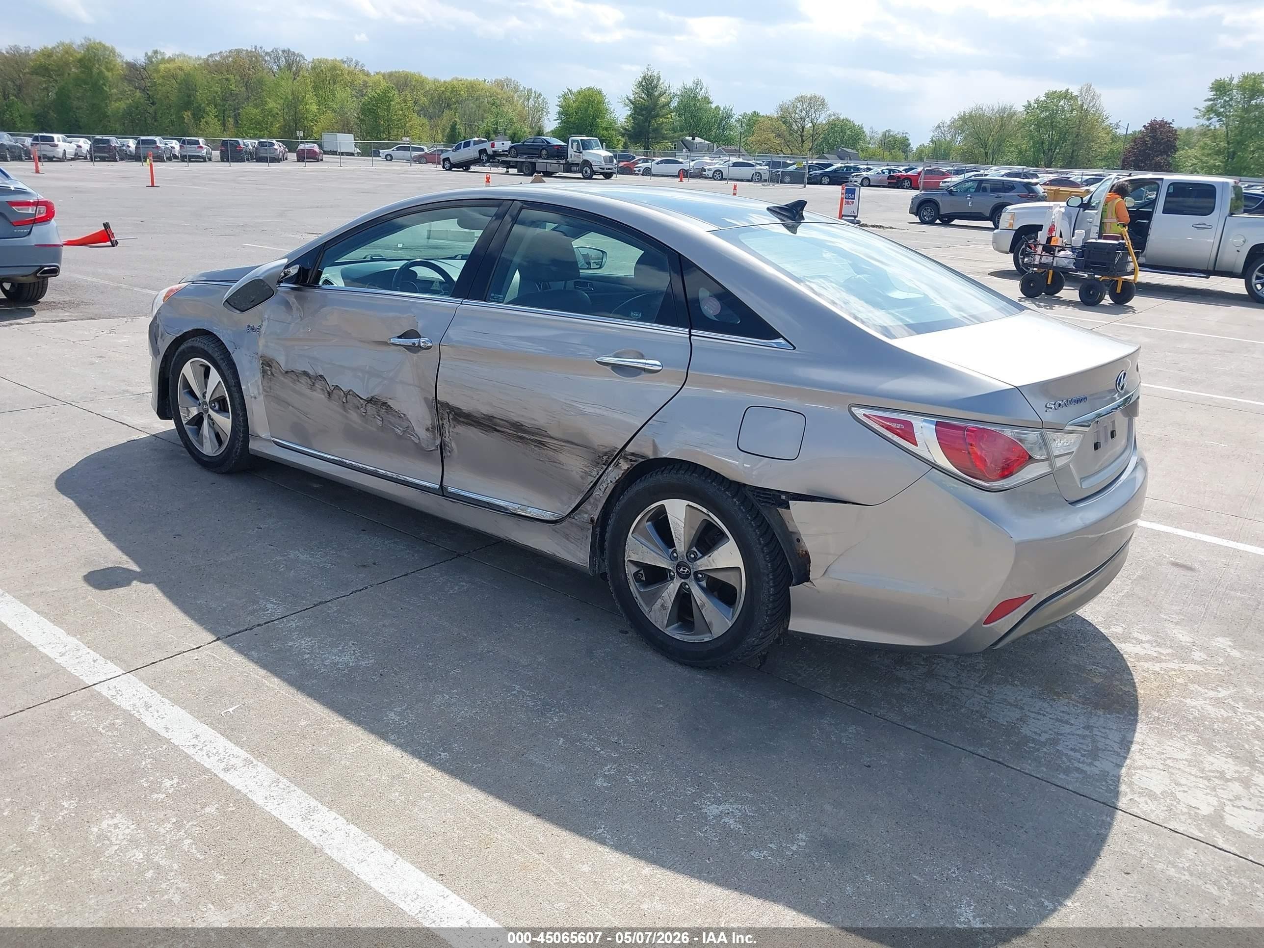2011 Hyundai Sonata Hybrid   Silver vin: KMHEC4A40BA014513