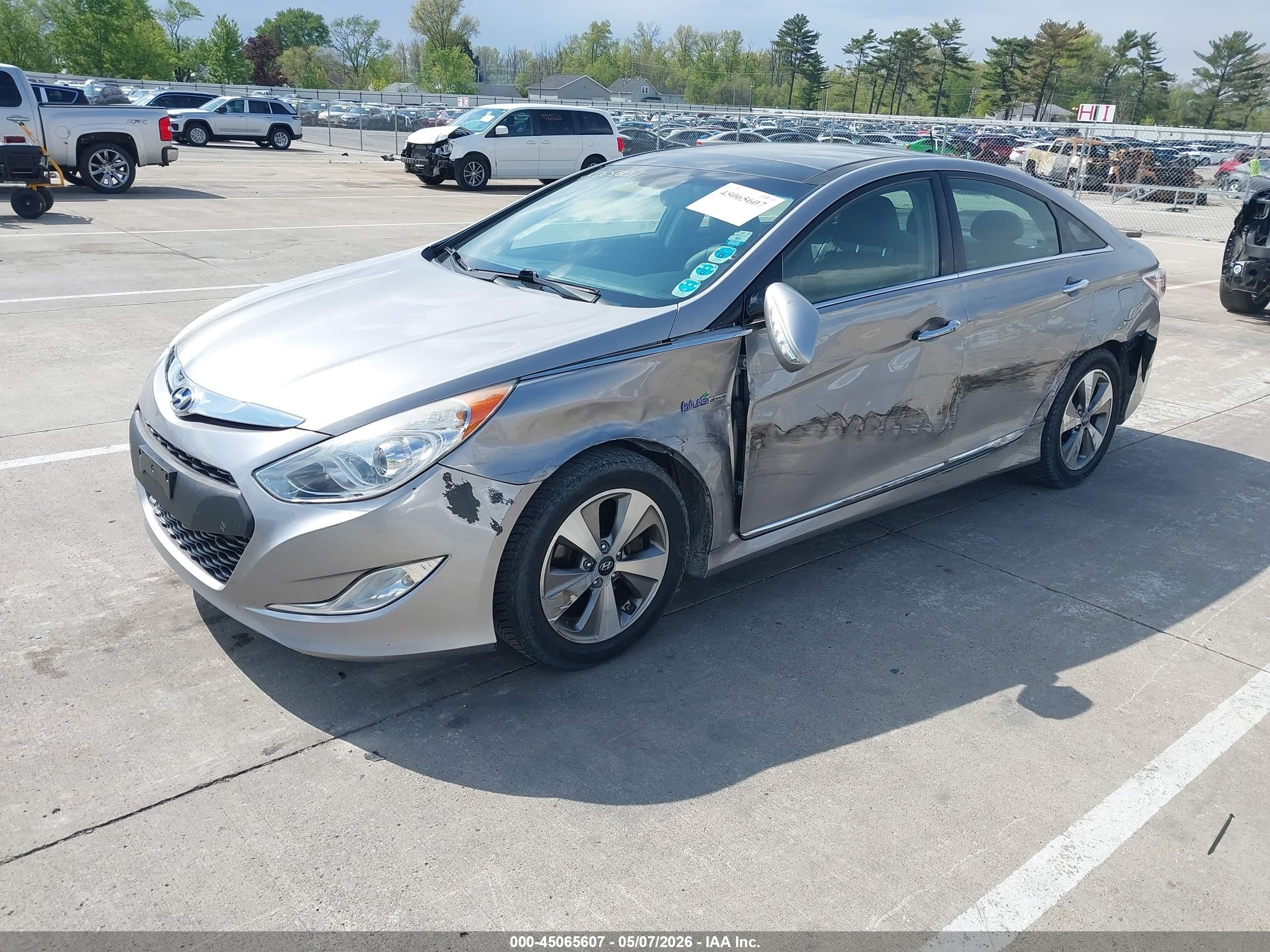 2011 Hyundai Sonata Hybrid   Silver vin: KMHEC4A40BA014513