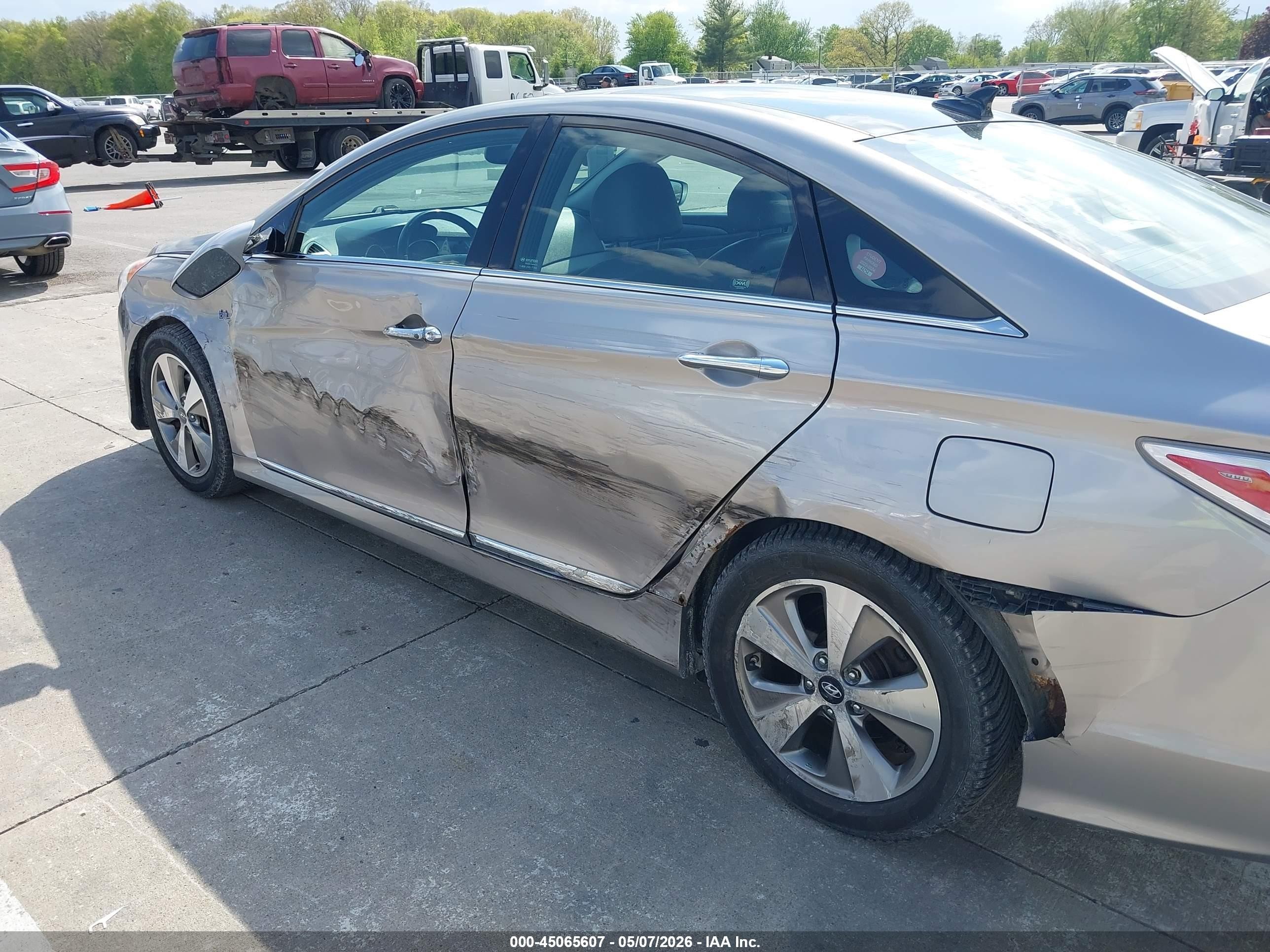 2011 Hyundai Sonata Hybrid   Silver vin: KMHEC4A40BA014513