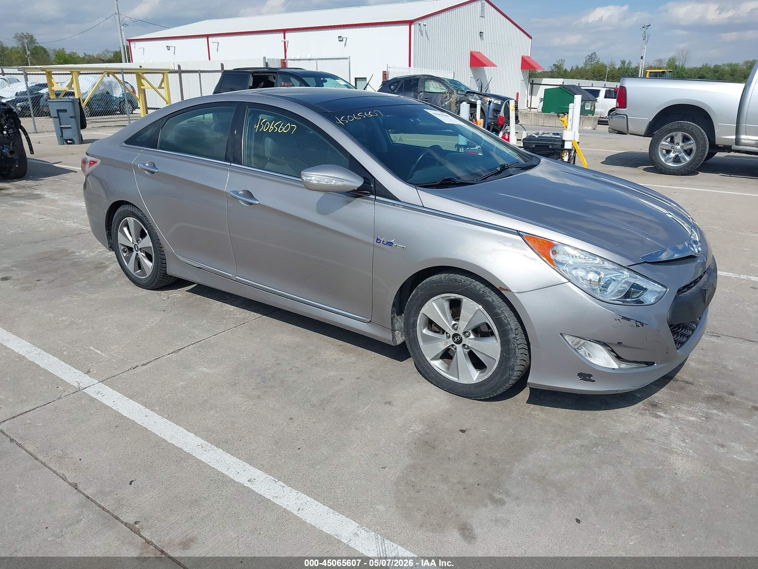 2011 Hyundai Sonata Hybrid   Silver vin: KMHEC4A40BA014513