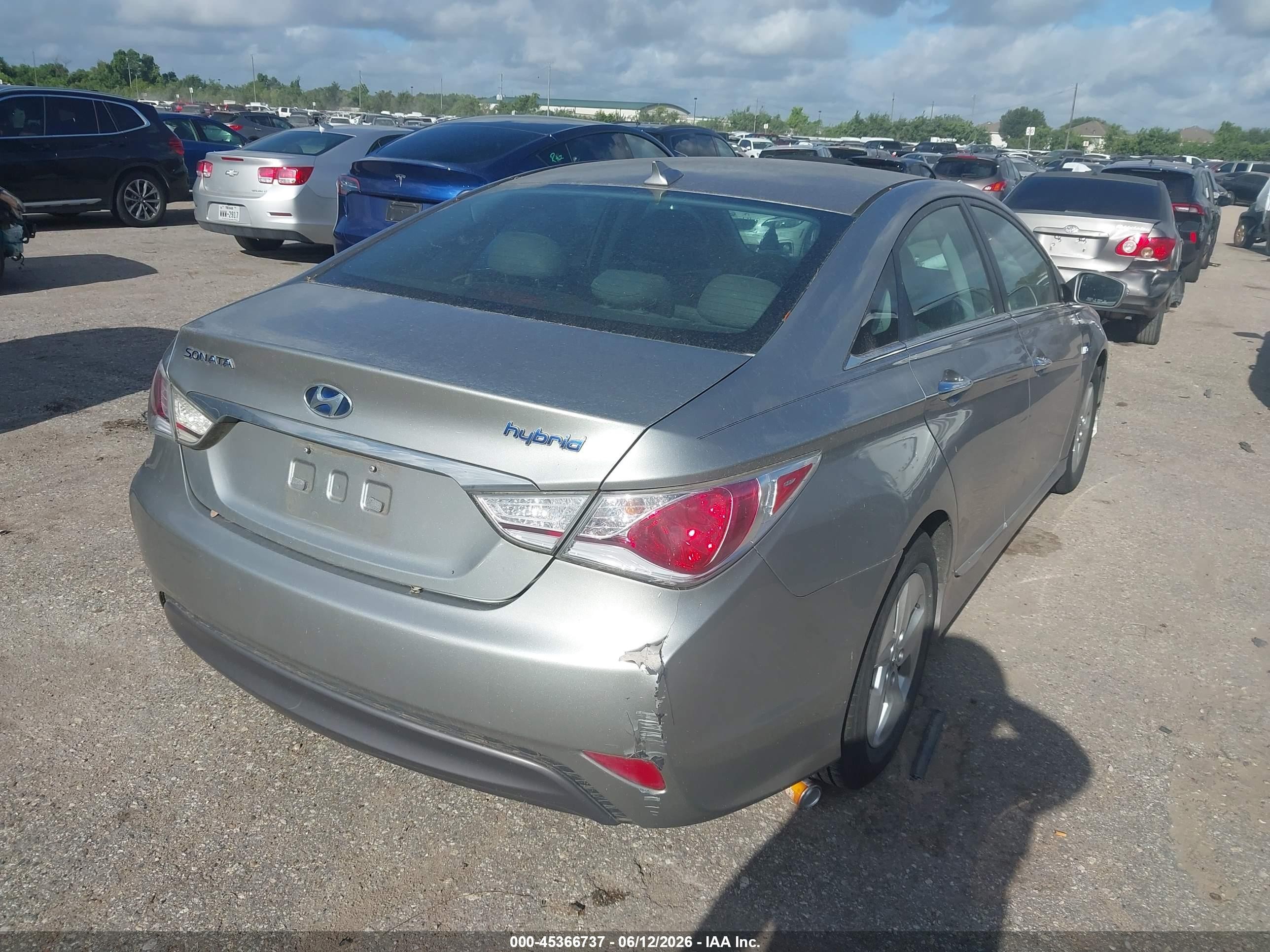2012 Hyundai Sonata Hybrid   Silver vin: KMHEC4A40CA028042